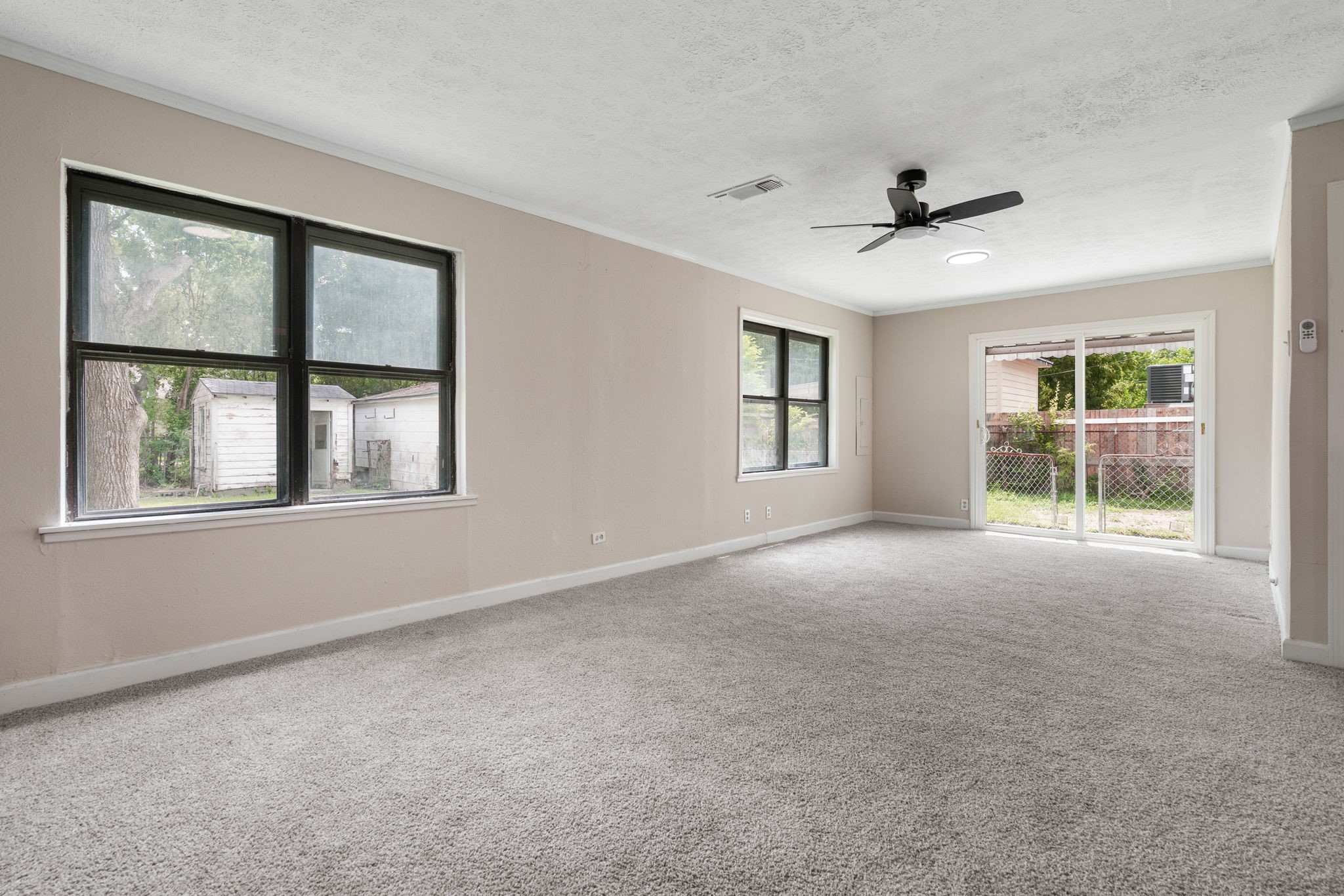 1225 3rd Avenue N, Texas City, TX 77590