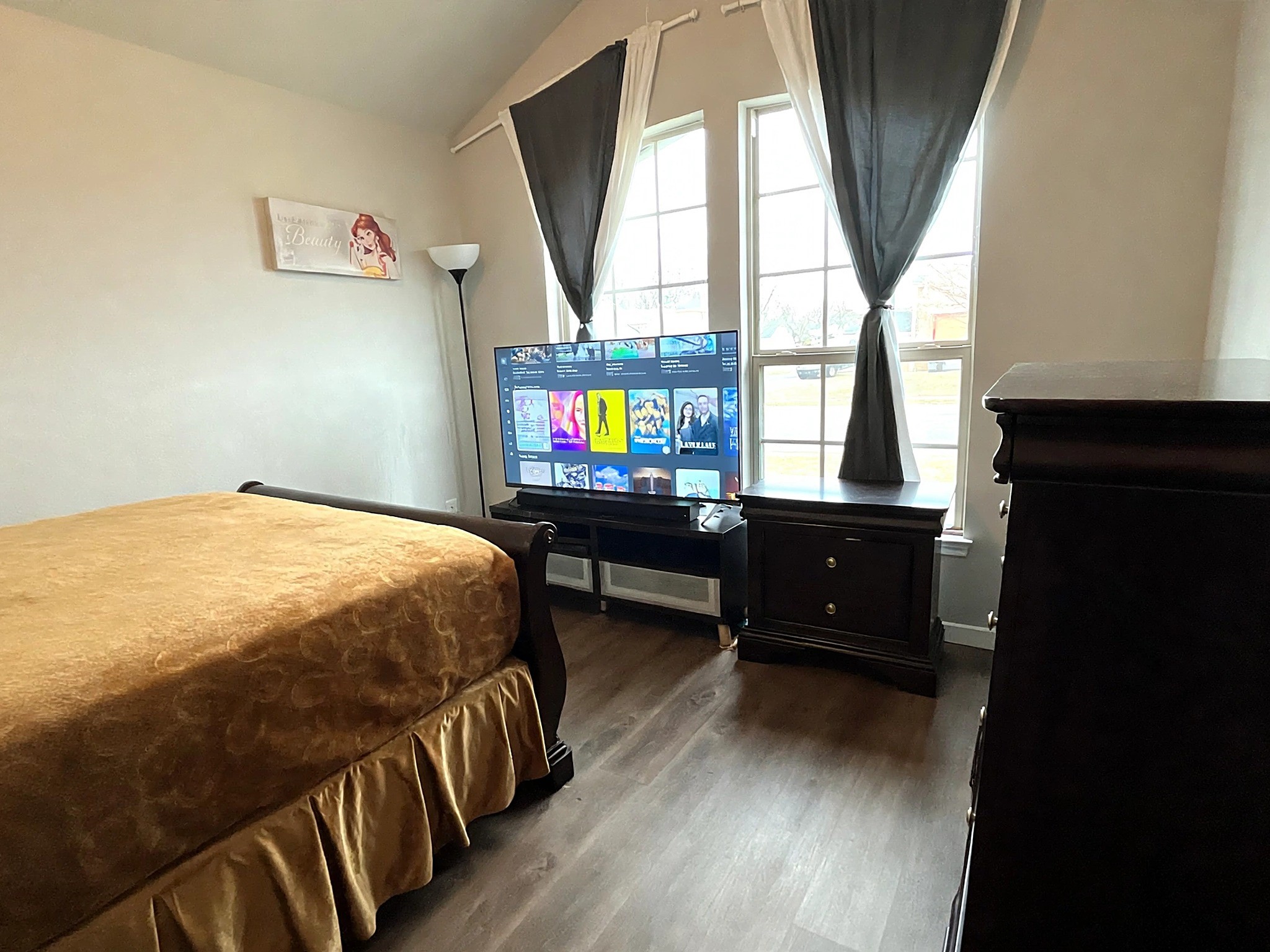 Flex Space (Currently a Bedroom, No Closet)