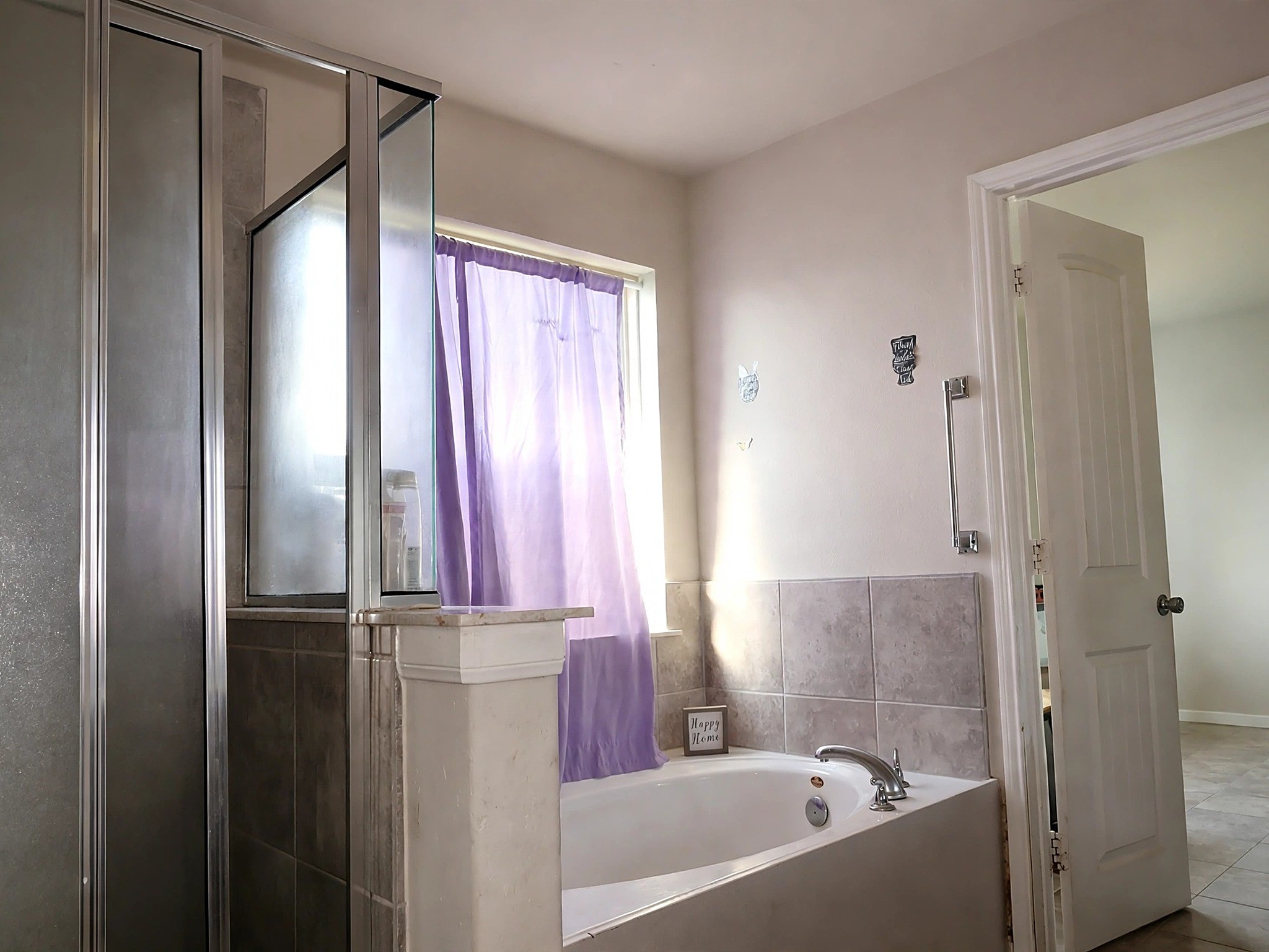 Separate Tub and Shower