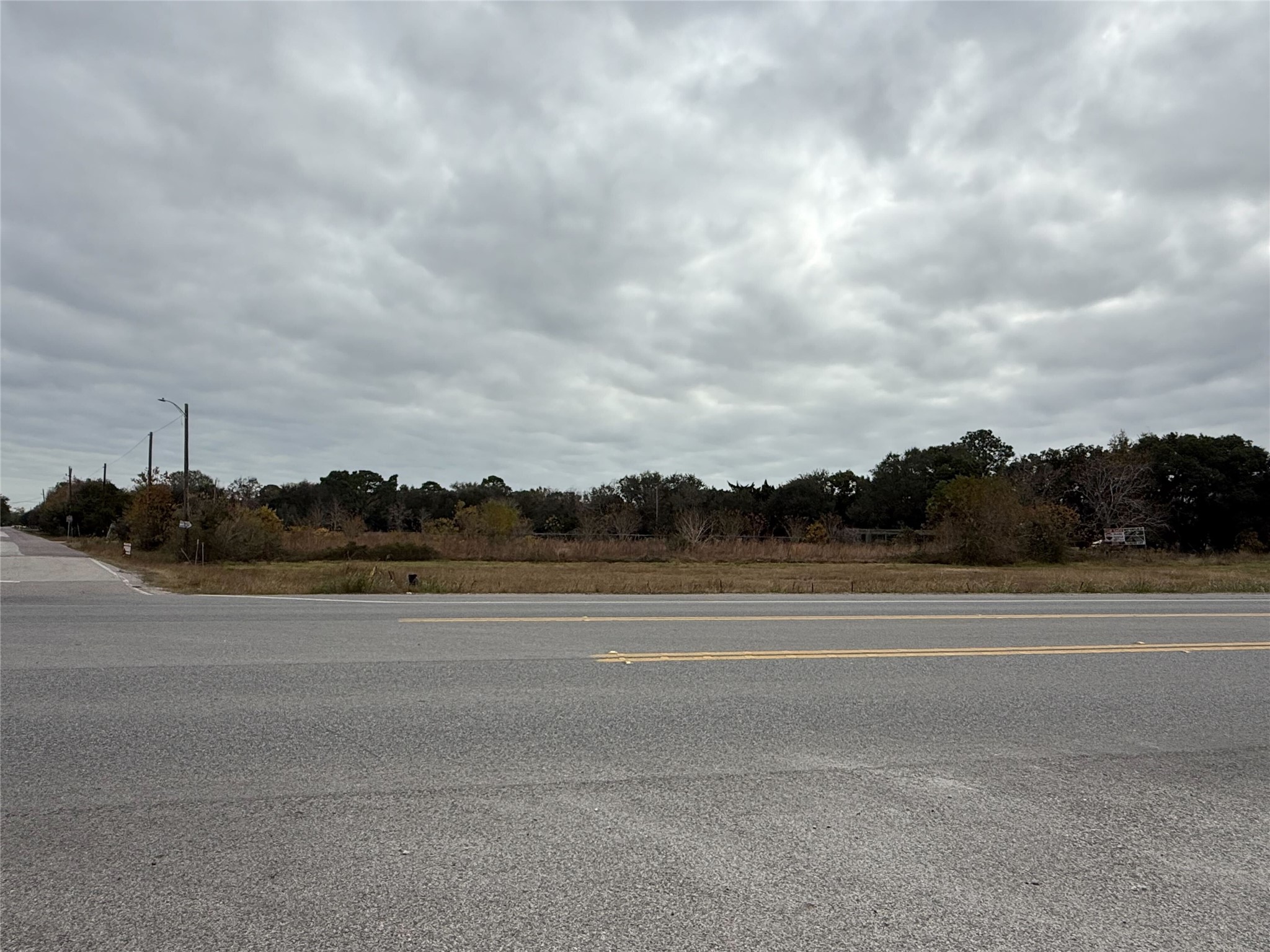 9015 Schiro Rd, Hitchcock, TX 77563