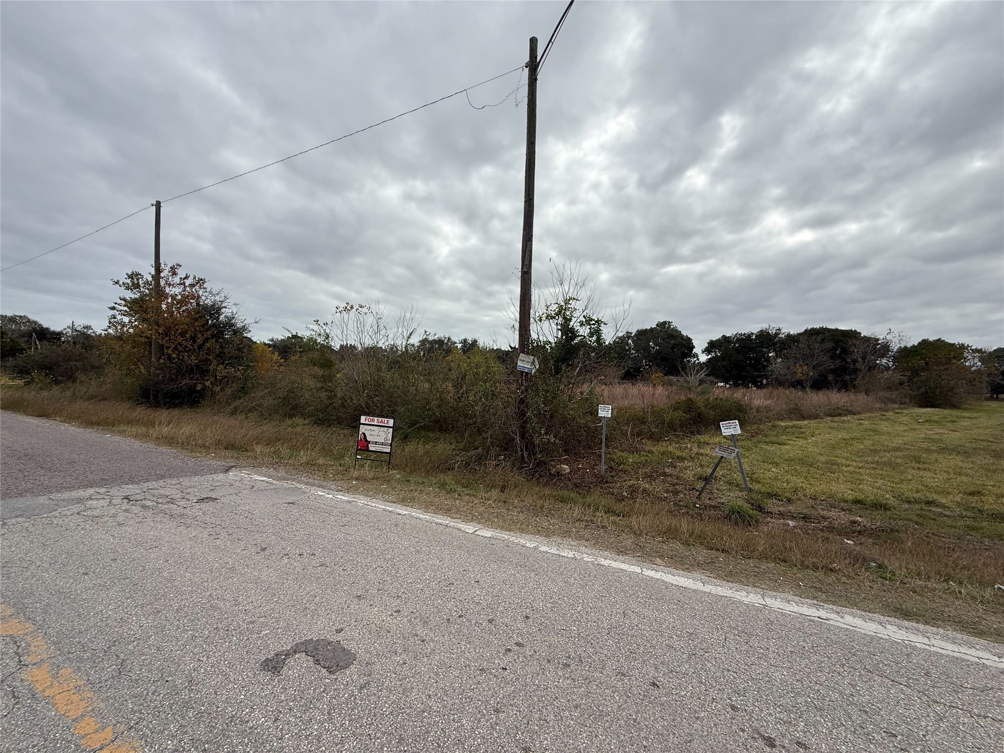 9015 Schiro Rd, Hitchcock, TX 77563 9015 Schiro Rd, Hitchcock, TX 77563
