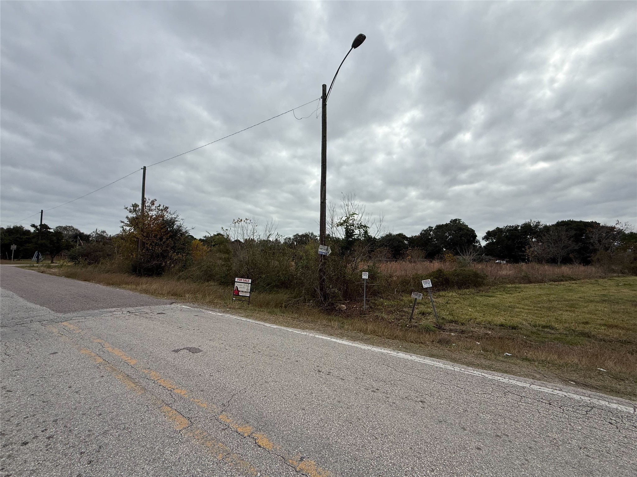 9015 Schiro Rd, Hitchcock, TX 77563