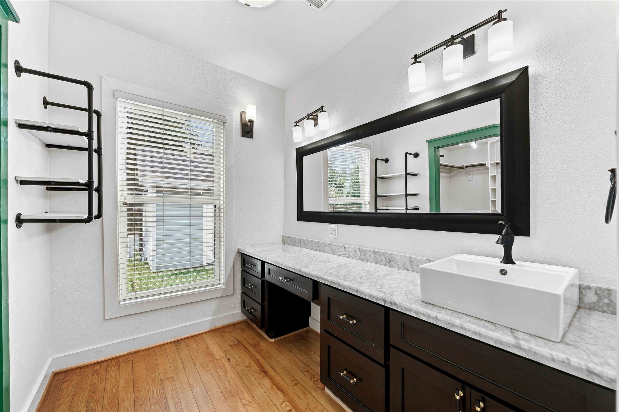 711 Walton Street, Houston, TX 77009
