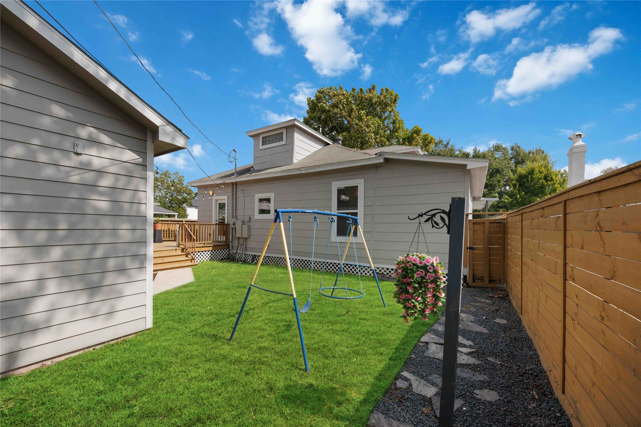 711 Walton Street, Houston, TX 77009