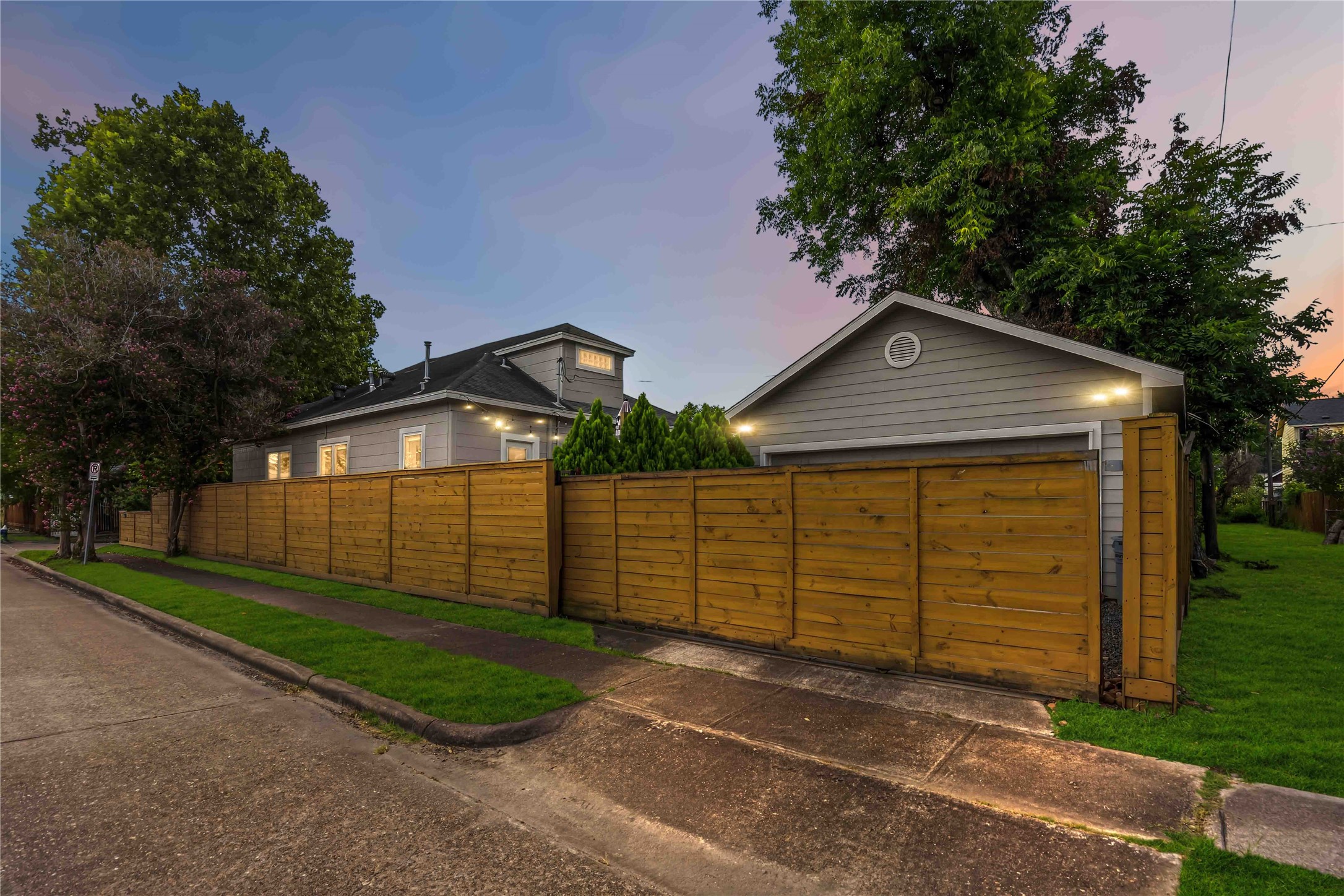 711 Walton Street, Houston, TX 77009