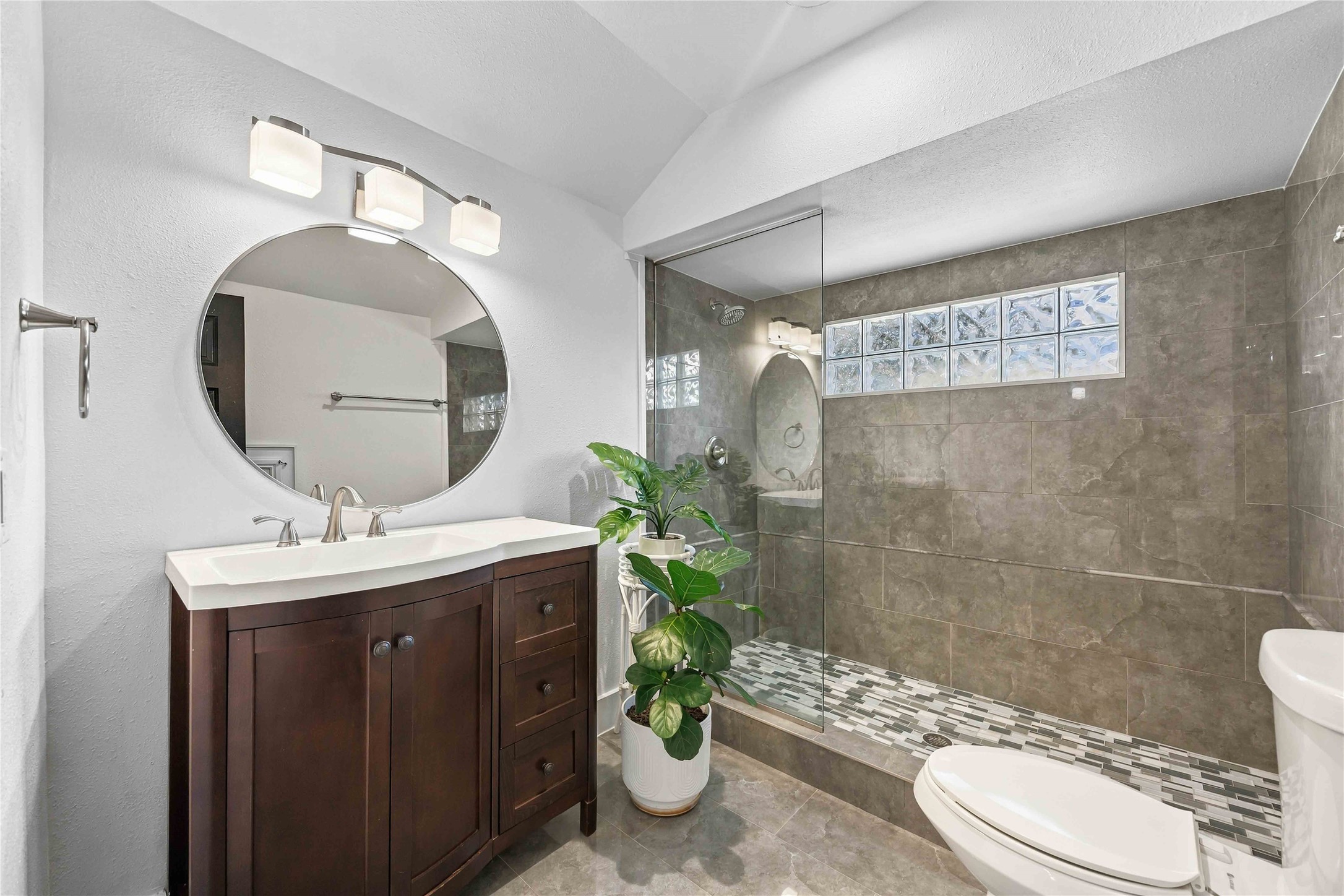711 Walton Street, Houston, TX 77009
