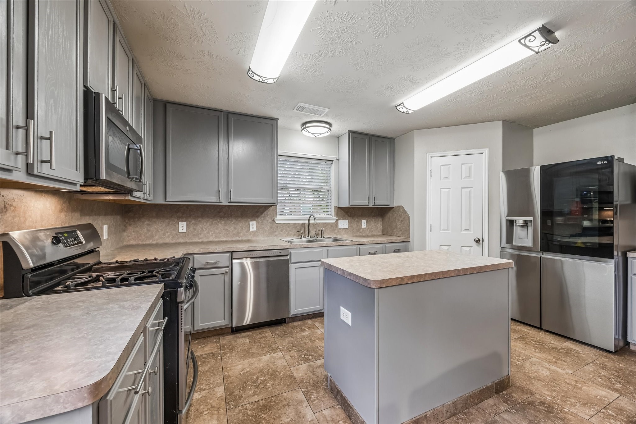 Kitchen with island