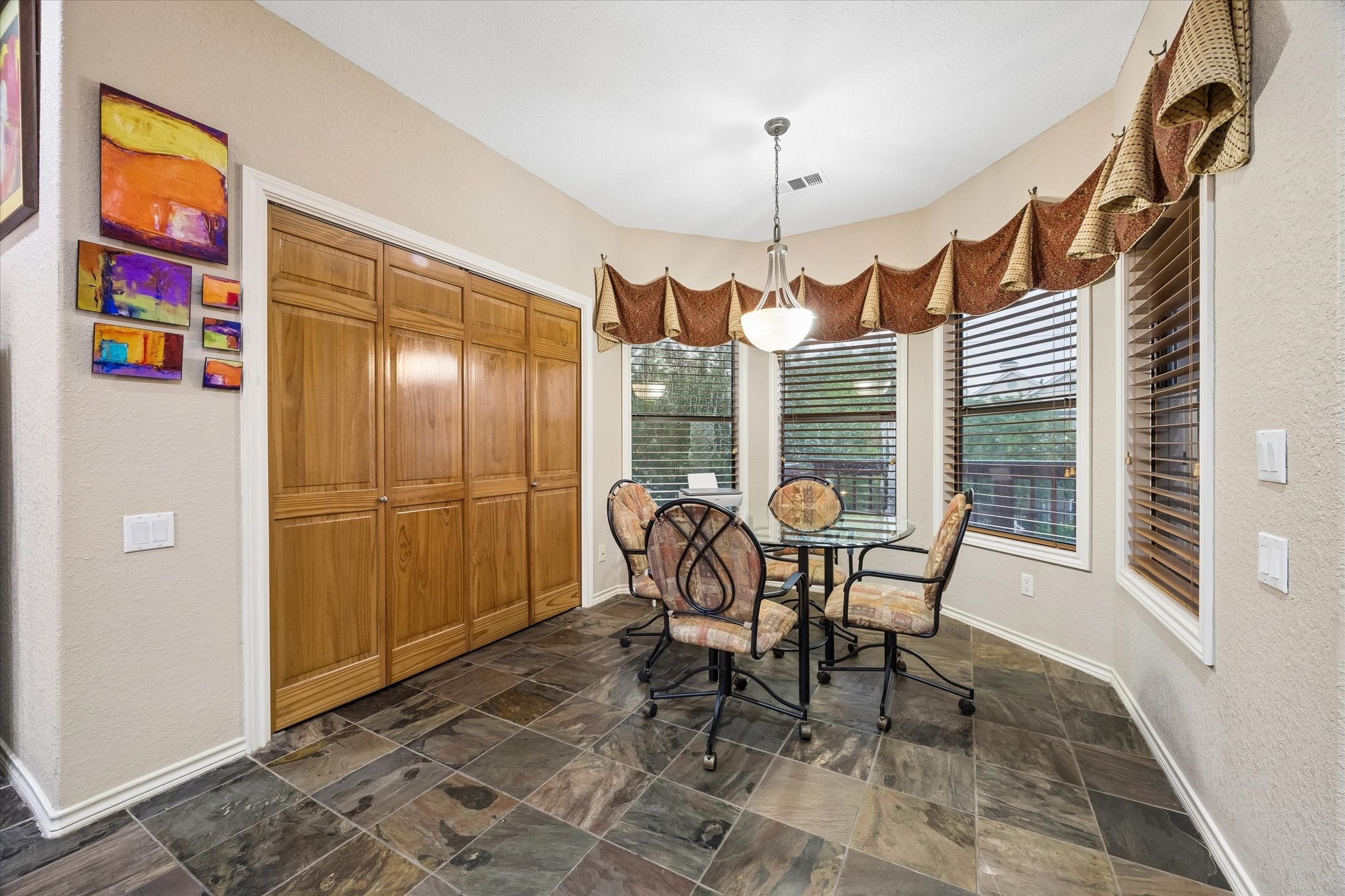 Bright breakfast area with bay windows providing natural light and backyard views. Ideal space for casual dining, with adjacent built-in storage and easy access to the kitchen. Bright breakfast area with bay windows providing natural light and backyard views. Ideal space for casual dining, with adjacent built-in storage and easy access to the kitchen.