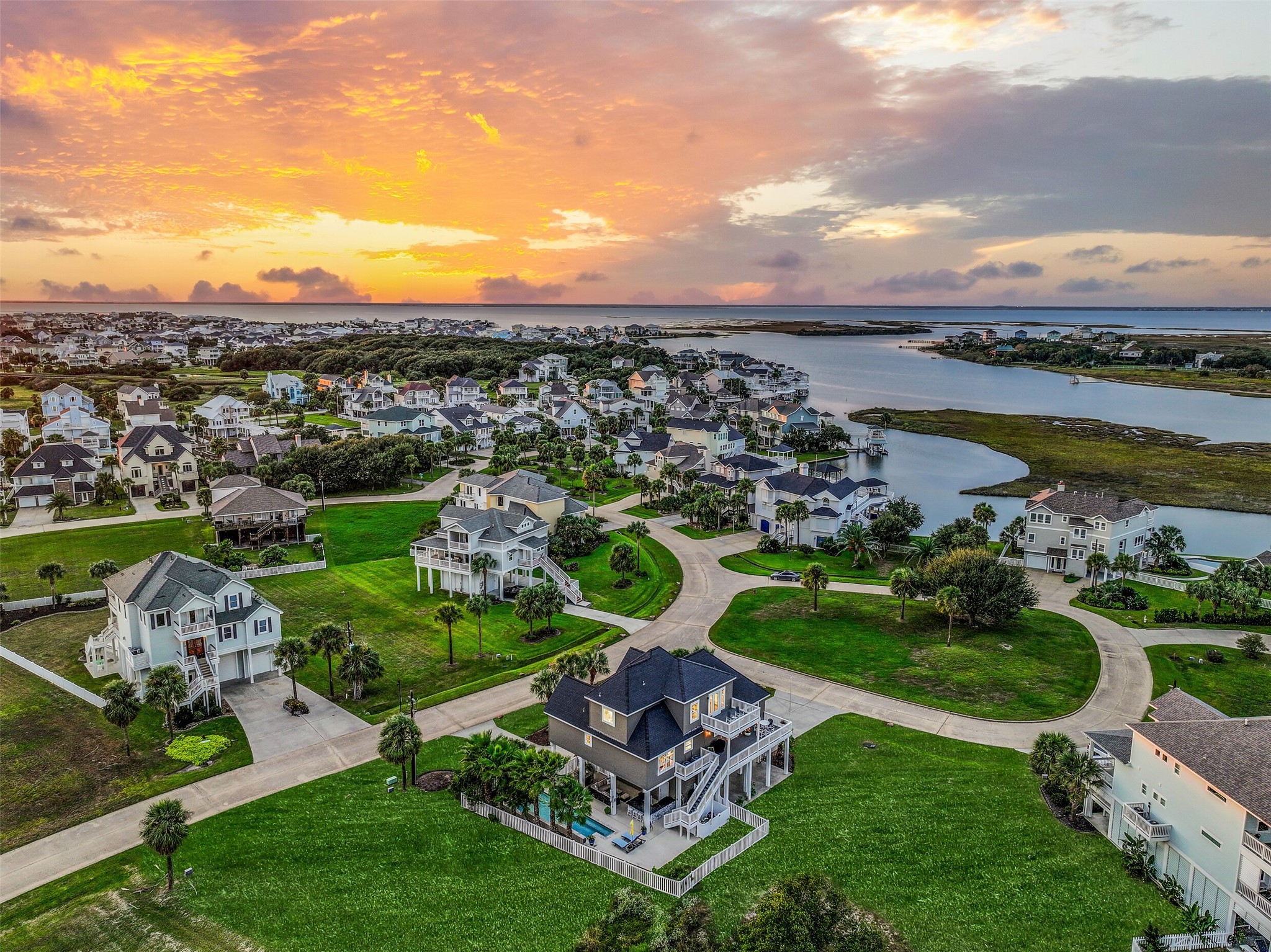 3635 Foremast Drive, Galveston, TX 77554
