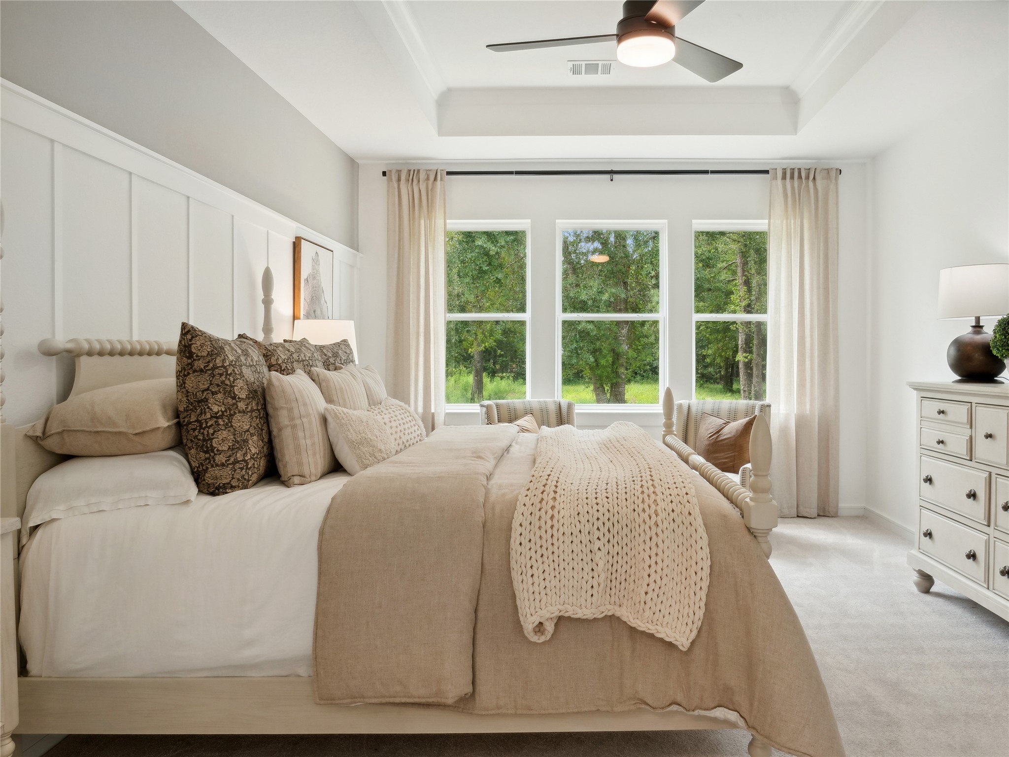 Private primary suite (*Photo not of actual home and used for illustration purposes only.)