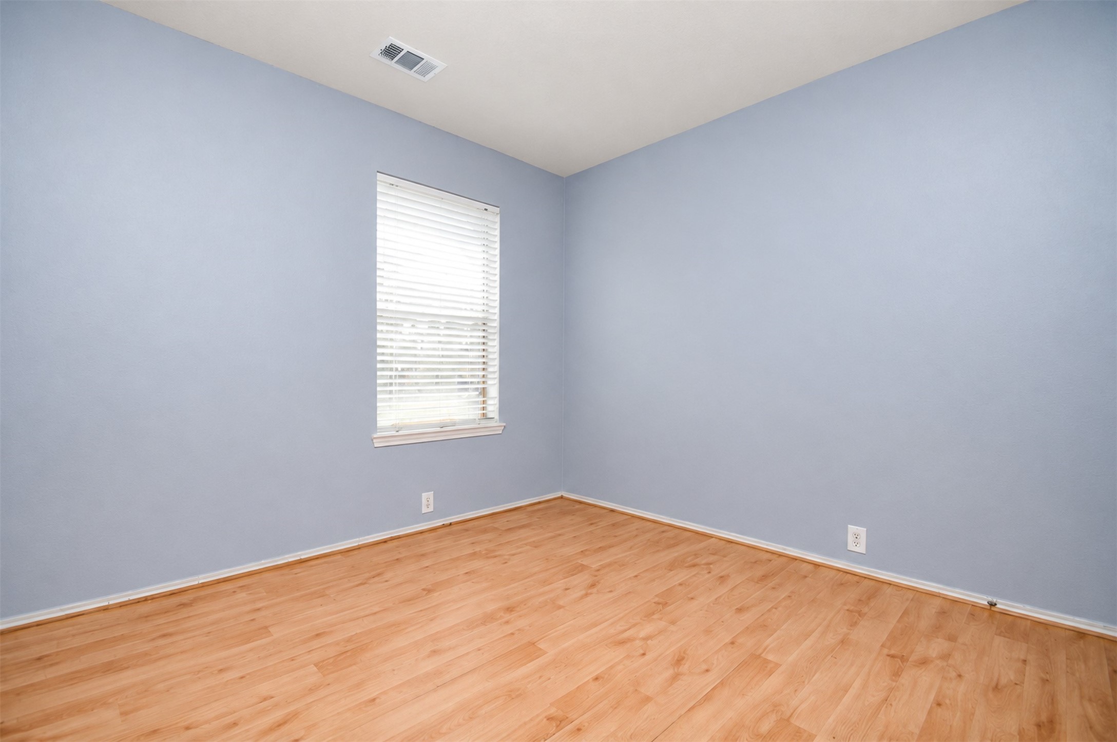 2nd Bedroom
***Property is vacant. Photo digitally enhanced with AI; lighting, color, and ceiling appearance adjusted. ***