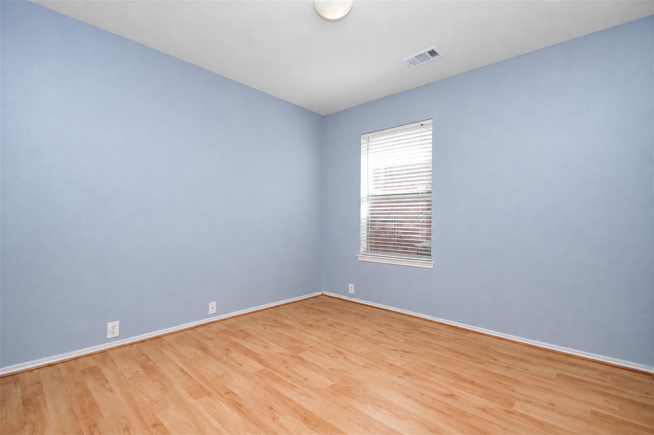 4th Bedroom
***Property is vacant. Photo digitally enhanced with AI; lighting, color, and ceiling appearance adjusted. ***