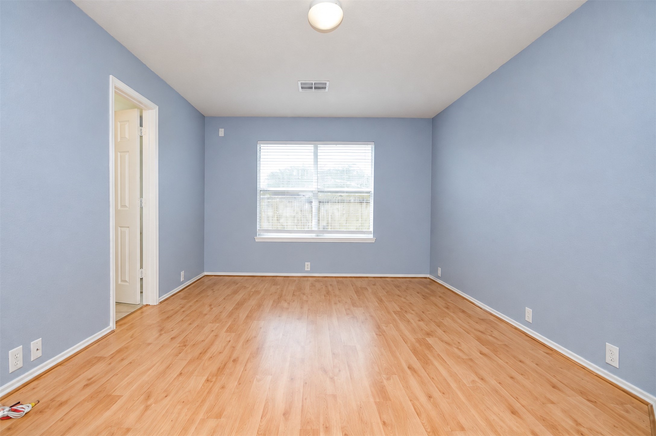 Master Bedroom
***Property is vacant. Photo digitally enhanced with AI; lighting, color, and ceiling appearance adjusted. ***