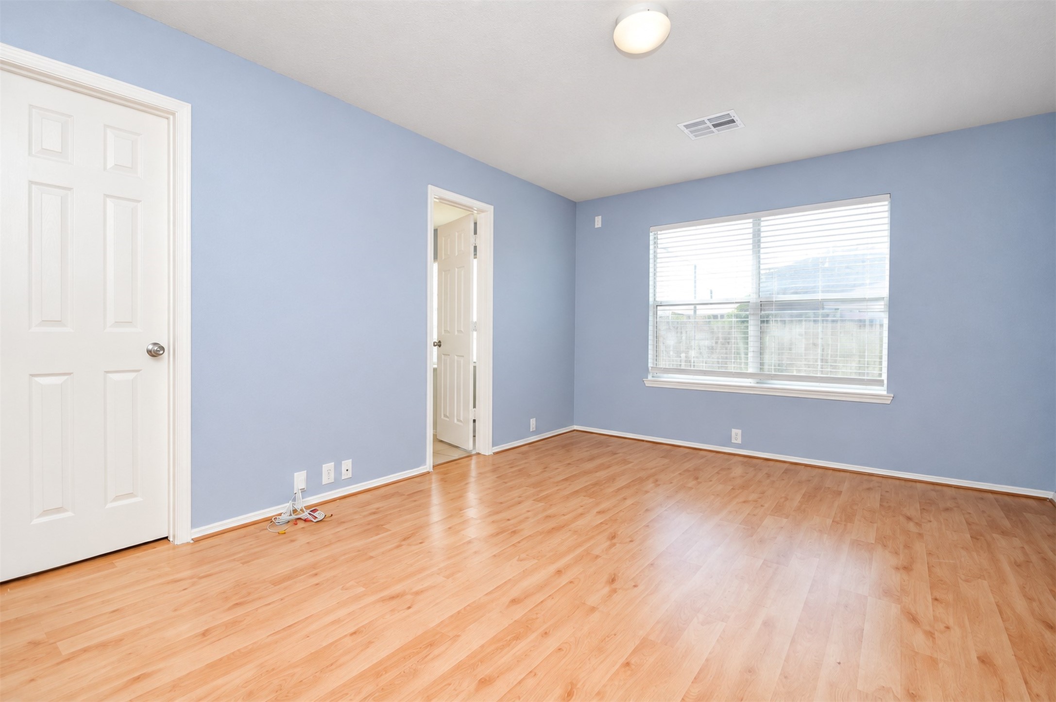 Master Bedroom
***Property is vacant. Photo digitally enhanced with AI; lighting, color, and ceiling appearance adjusted. ***