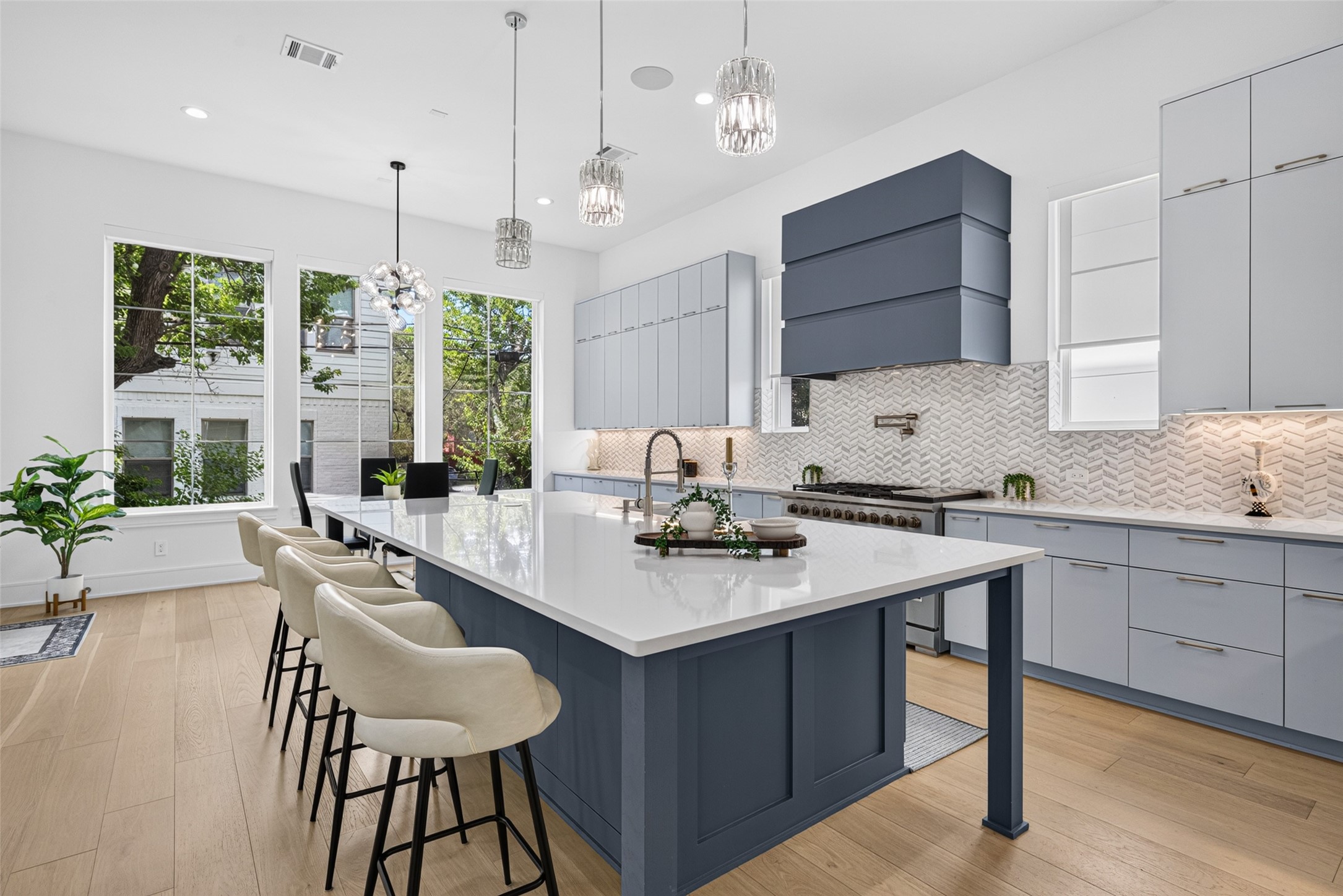 4303 Dorothy Street, Bellaire, TX 77401