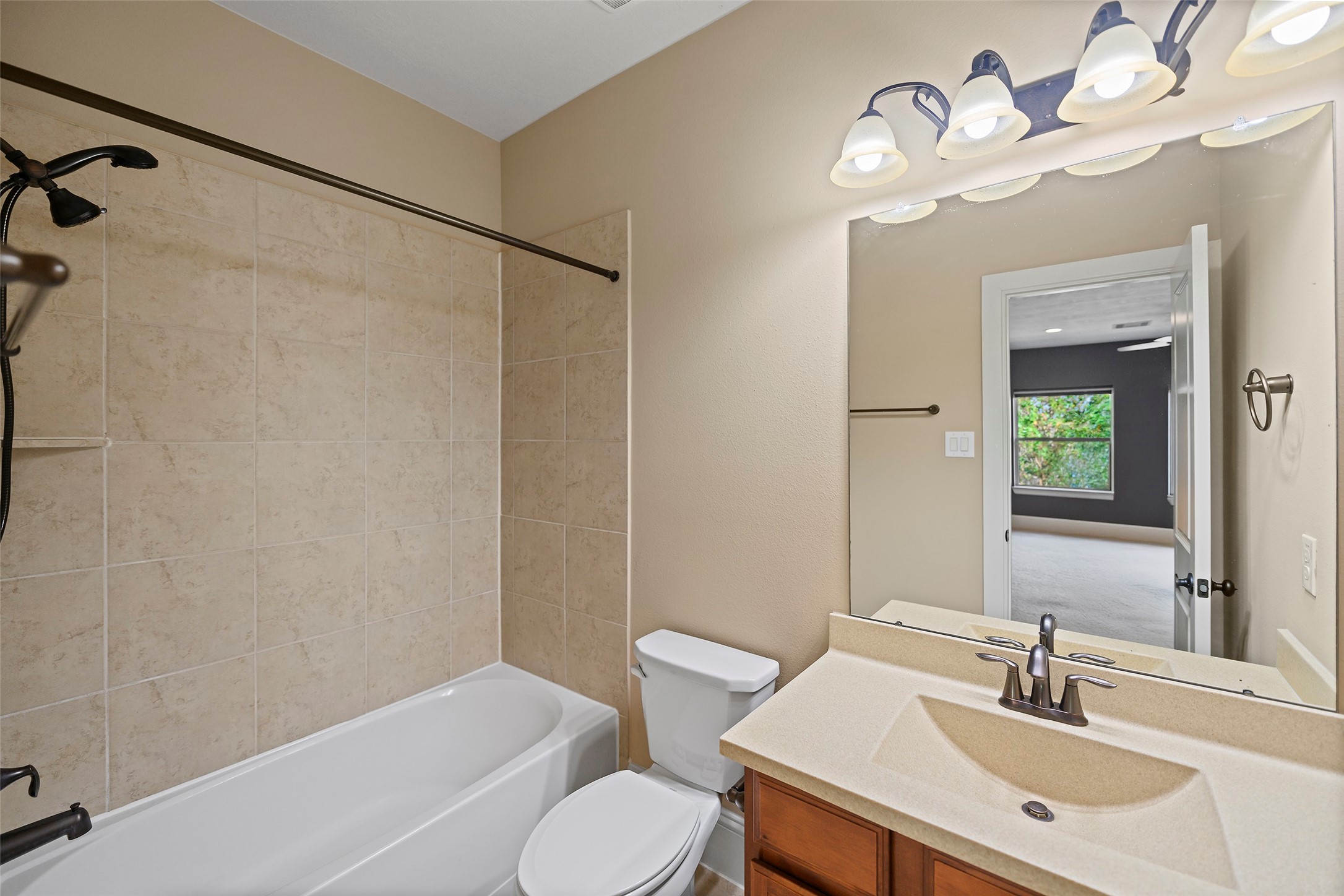 Full bathroom conveniently located upstairs.