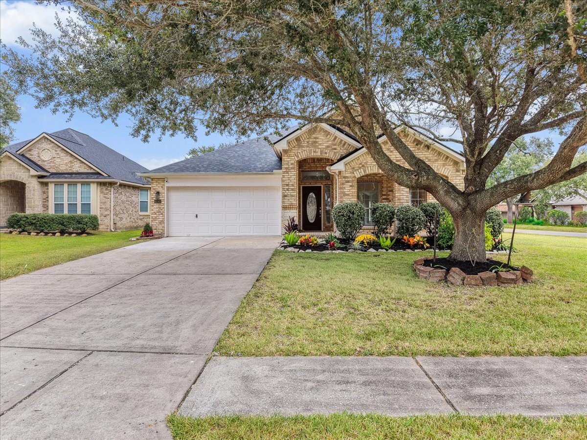 6140 Dunbar Court, League City, TX 77573