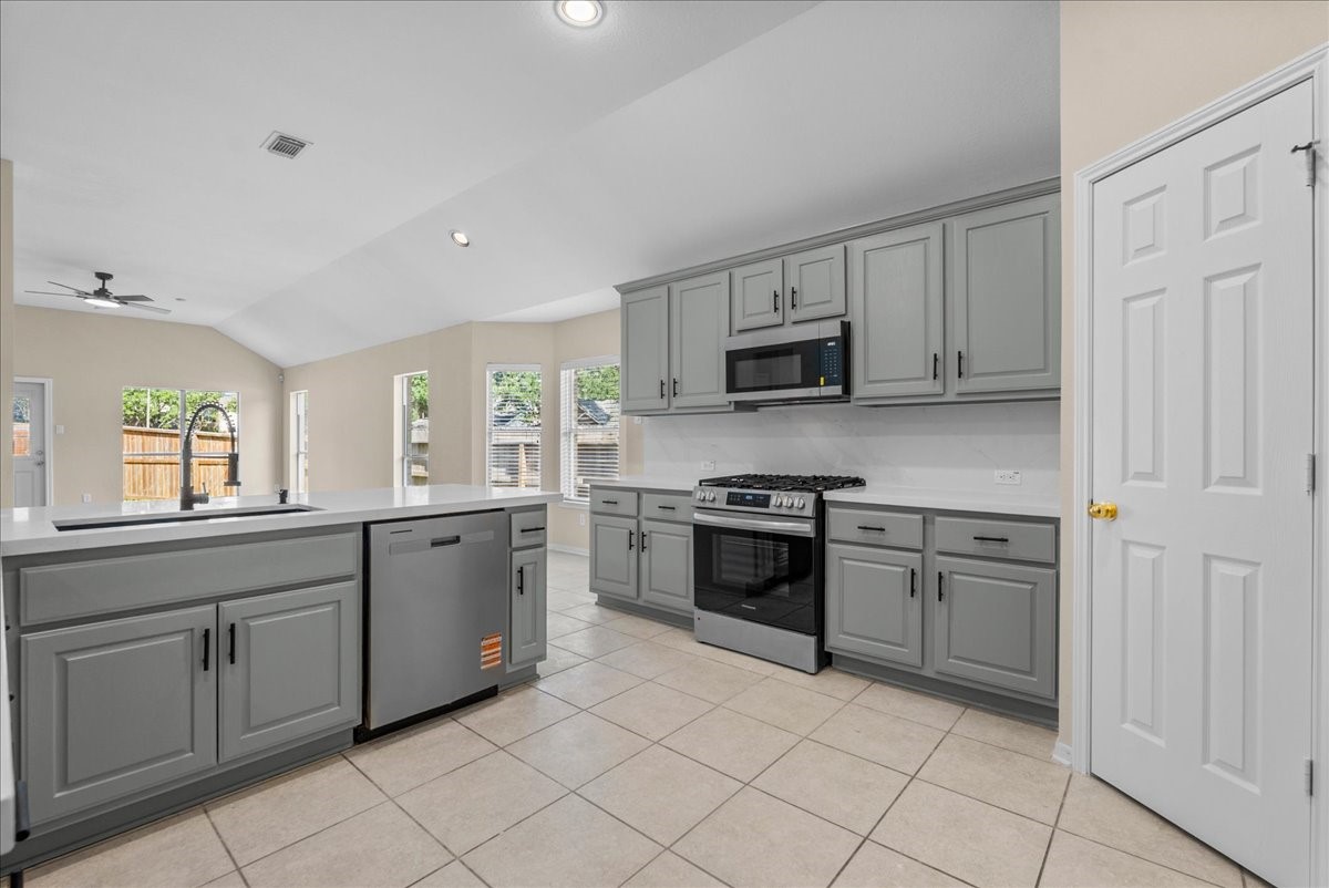 6140 Dunbar Court, League City, TX 77573