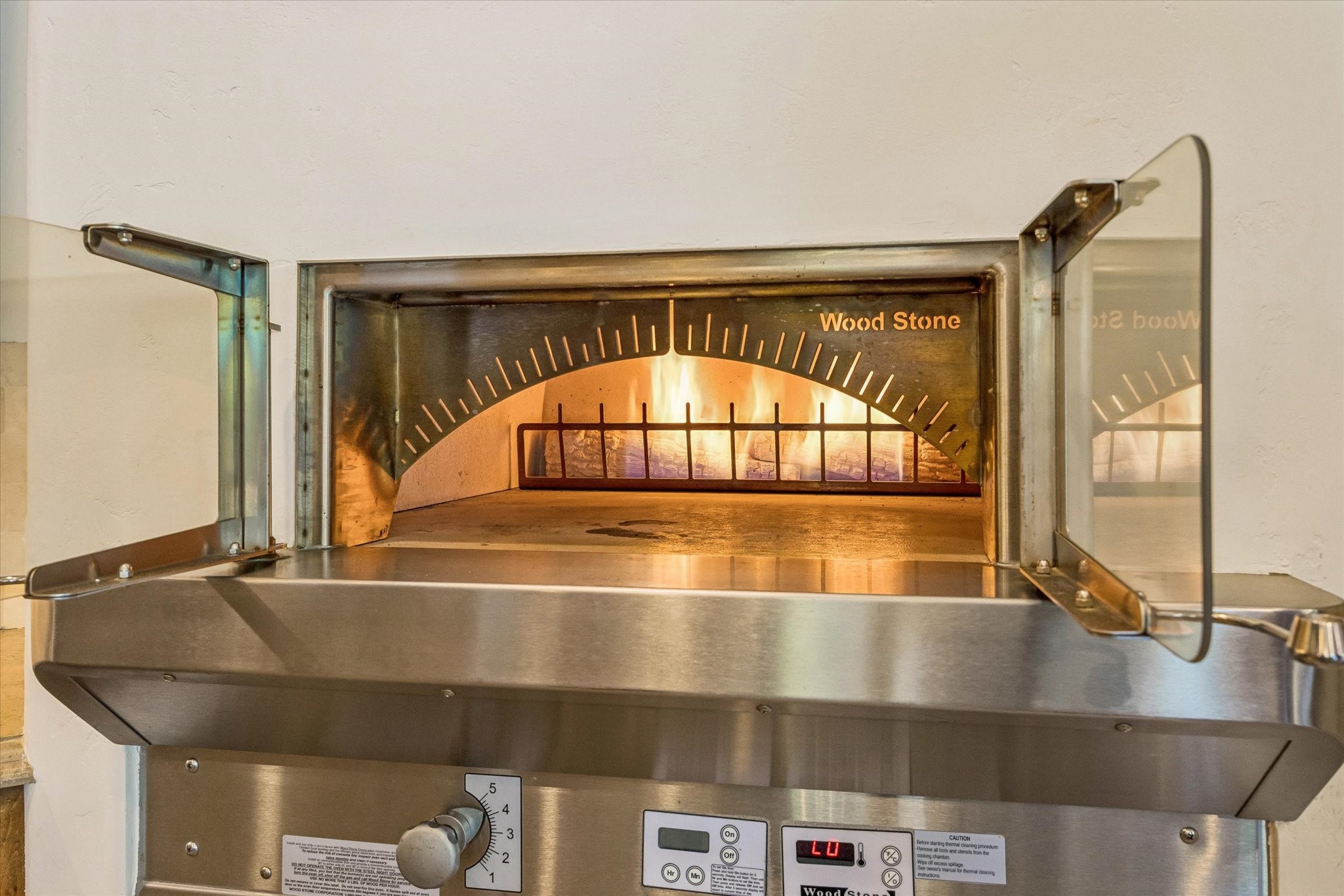 A standout feature of the kitchen, the built-in pizza oven brings restaurant-quality cooking and entertaining right into the home.