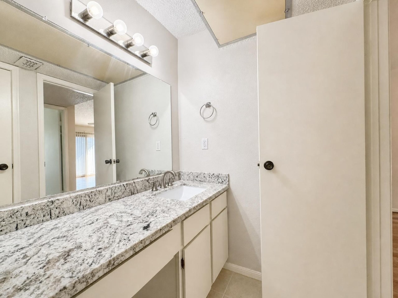 2120 El Paseo Street, #1808, Houston, TX 77054 2120 El Paseo Street, #1808, Houston, TX 77054