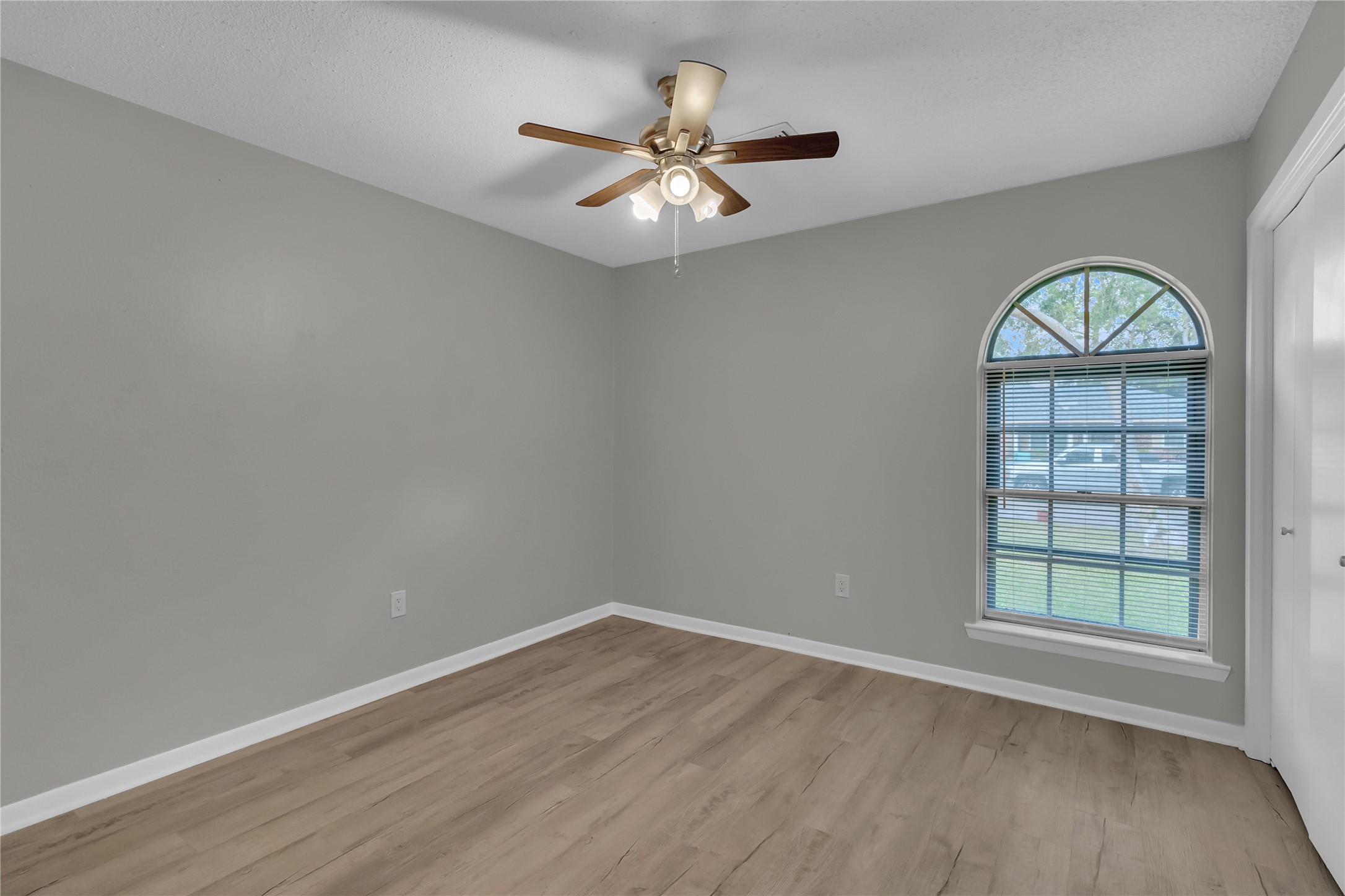 305 Tiegs Street, League City, TX 77573