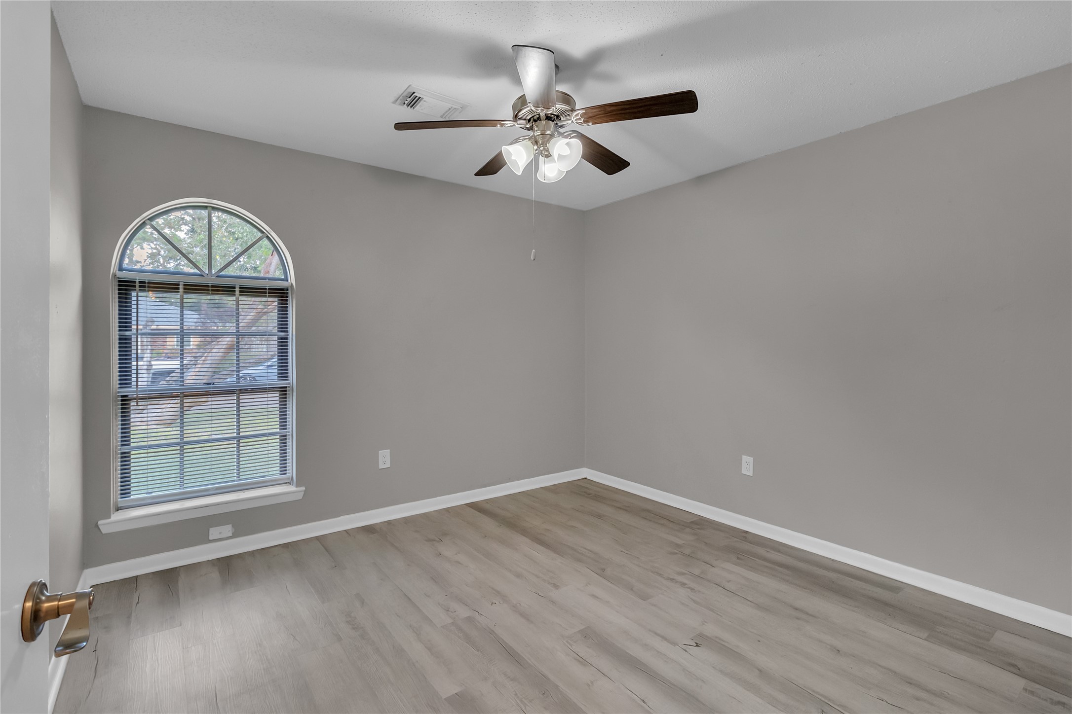 305 Tiegs Street, League City, TX 77573