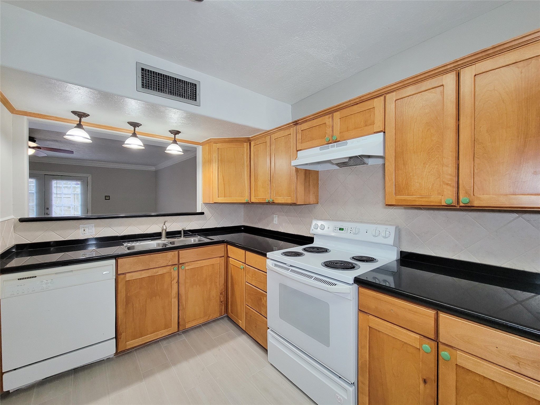 5239 Arboles Drive, #P, Houston, TX 77035