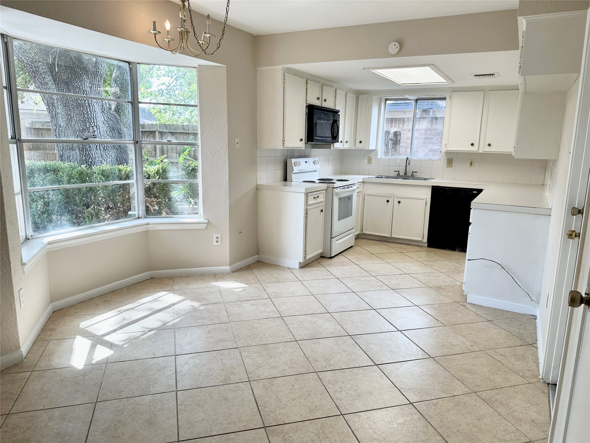 13615 Fernhill Drive, Sugar Land, TX 77498 13615 Fernhill Drive, Sugar Land, TX 77498