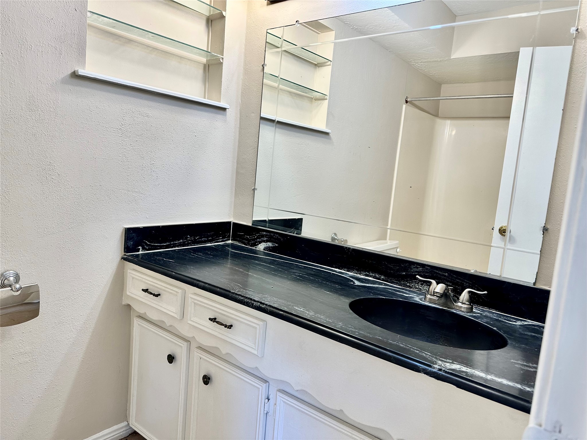 13615 Fernhill Drive, Sugar Land, TX 77498 13615 Fernhill Drive, Sugar Land, TX 77498