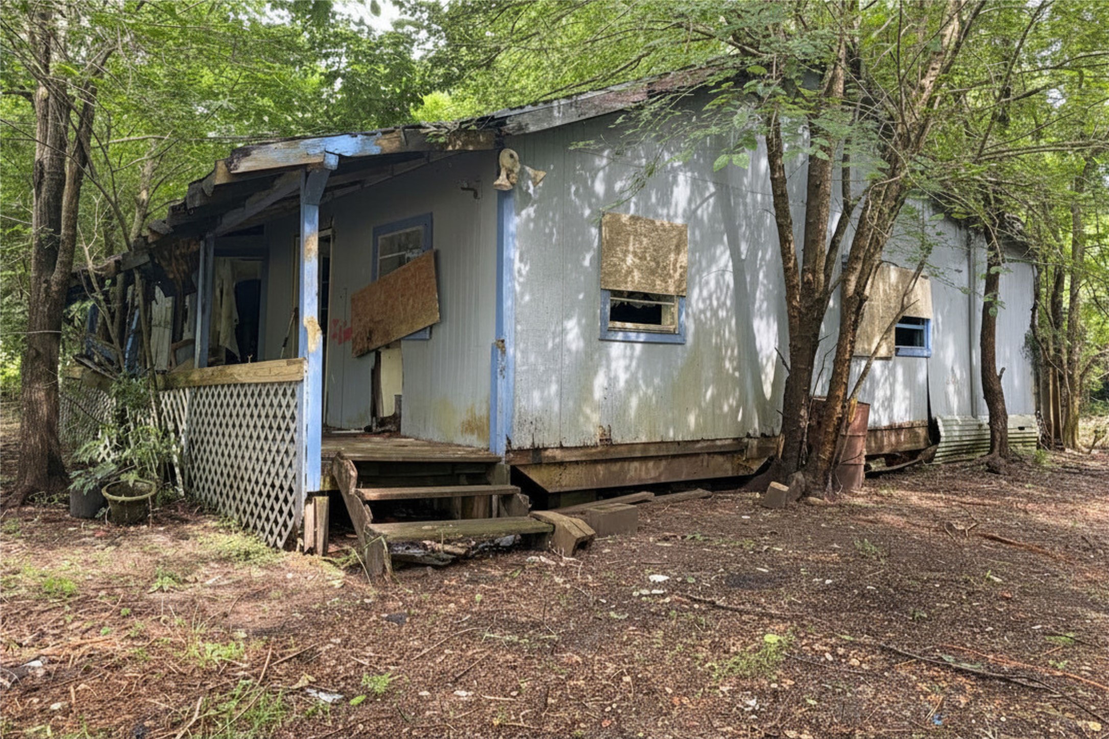 DO NOT ENTER THE HOME. THE STRUCTURE IS UNSAFE. Property may be viewed from the exterior only. Entry into the home is strictly prohibited for safety reasons.