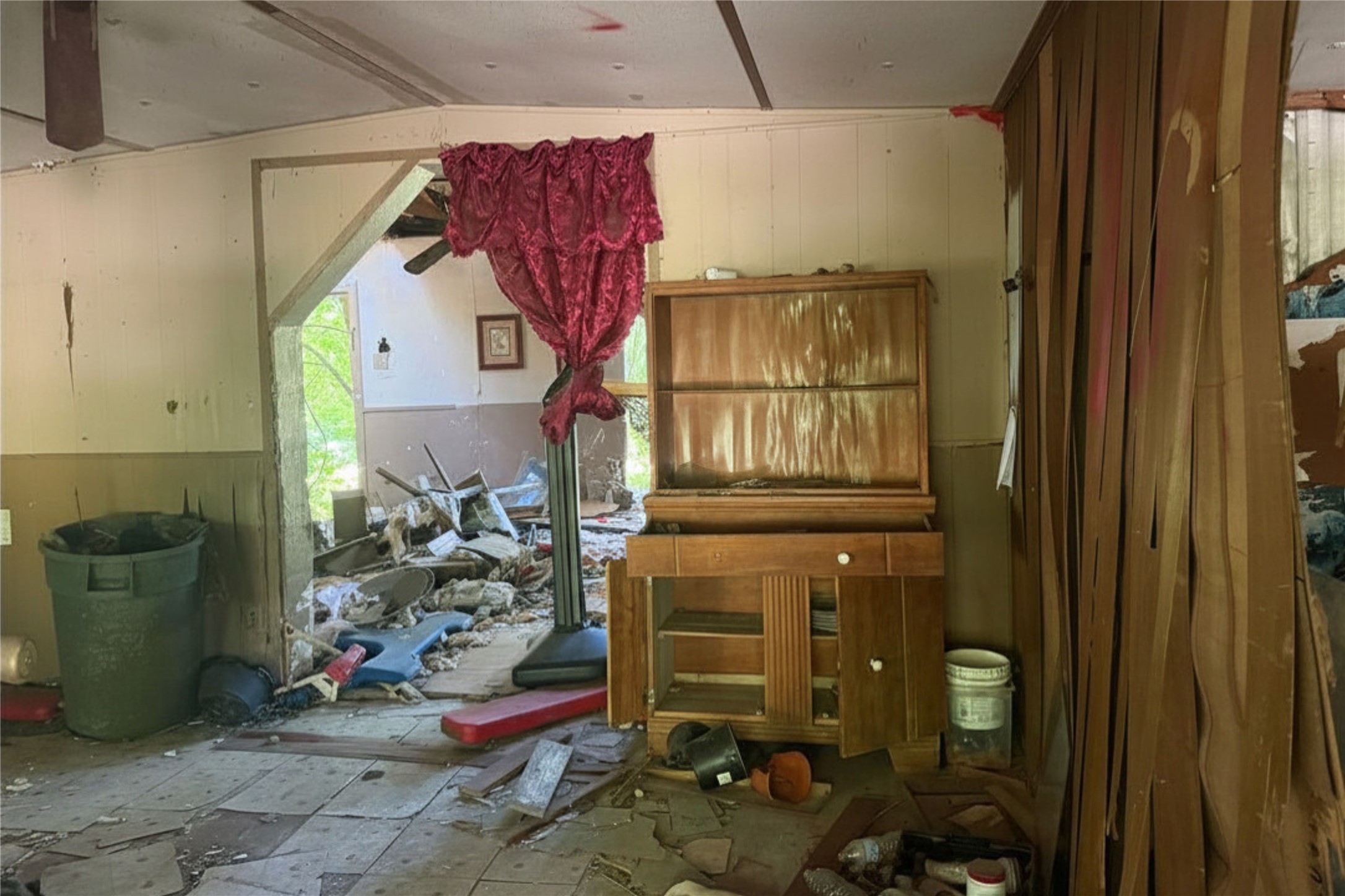 DO NOT ENTER THE HOME. THE STRUCTURE IS UNSAFE. Property may be viewed from the exterior only. Entry into the home is strictly prohibited due to safety concerns.