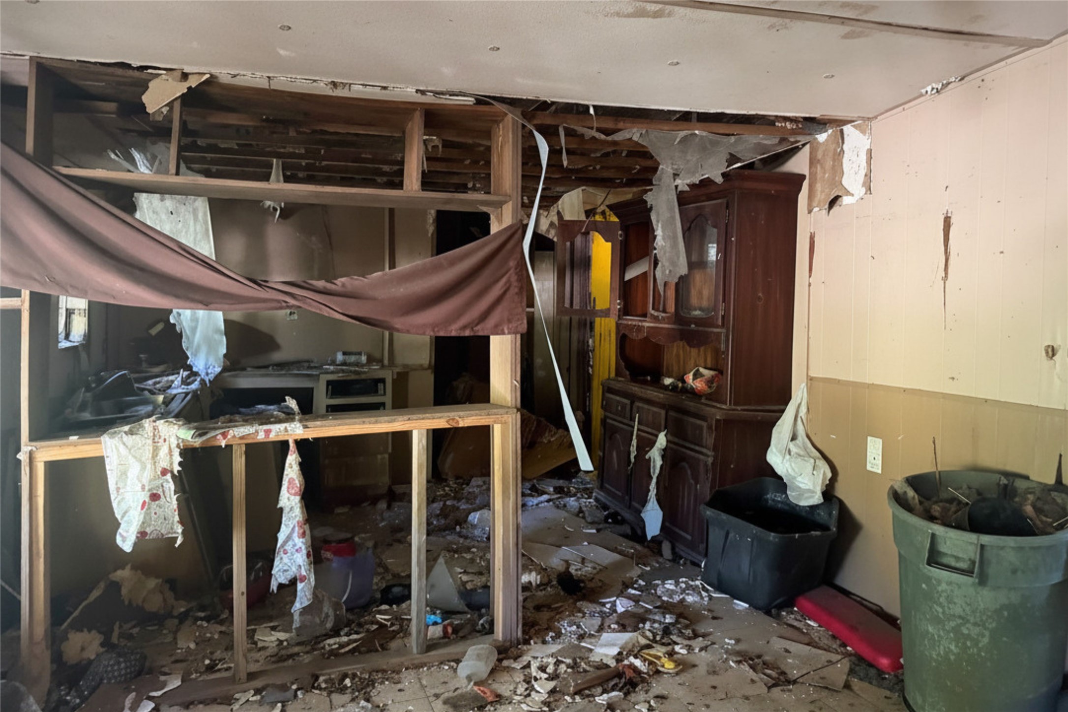 DO NOT ENTER THE HOME. THE STRUCTURE IS UNSAFE. Property may be viewed from the exterior only. Entry into the home is strictly prohibited due to safety concerns.