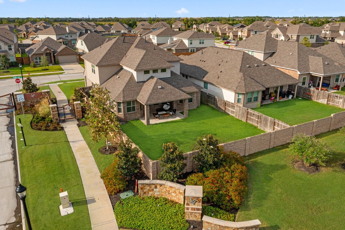 Large yard with no back or side neighbors!