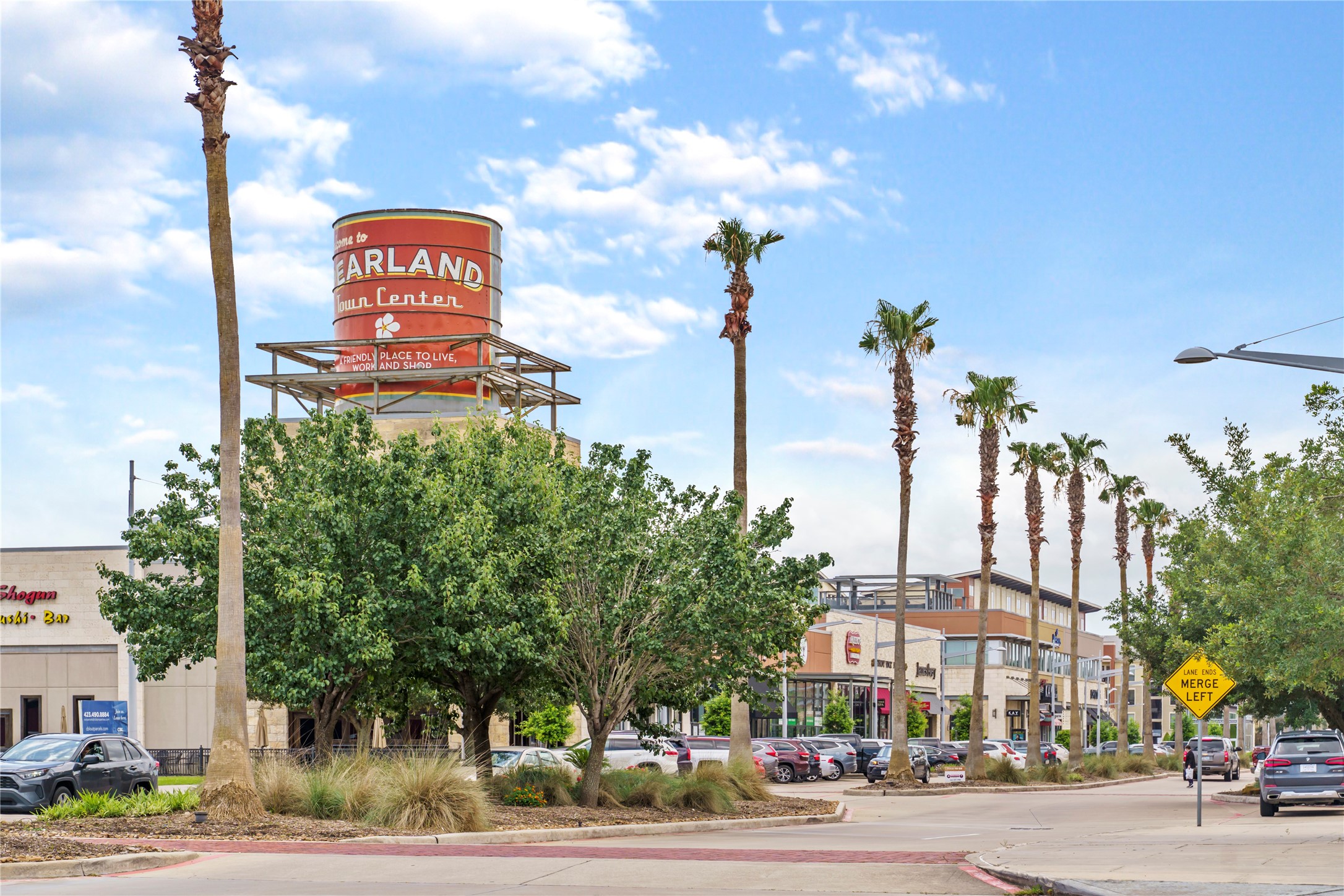 Short commute to the Pearland Town Center, where you can enjoy shopping and dining!