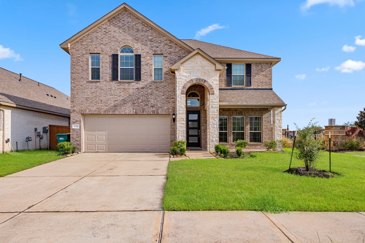 Corner lot with no neighbors to one side, and no neighbors to the back! Corner lot with no neighbors to one side, and no neighbors to the back!