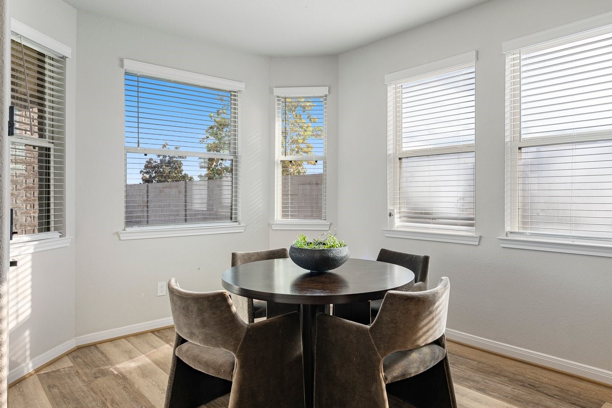 Start your day the right way in this light and bright breakfast nook!