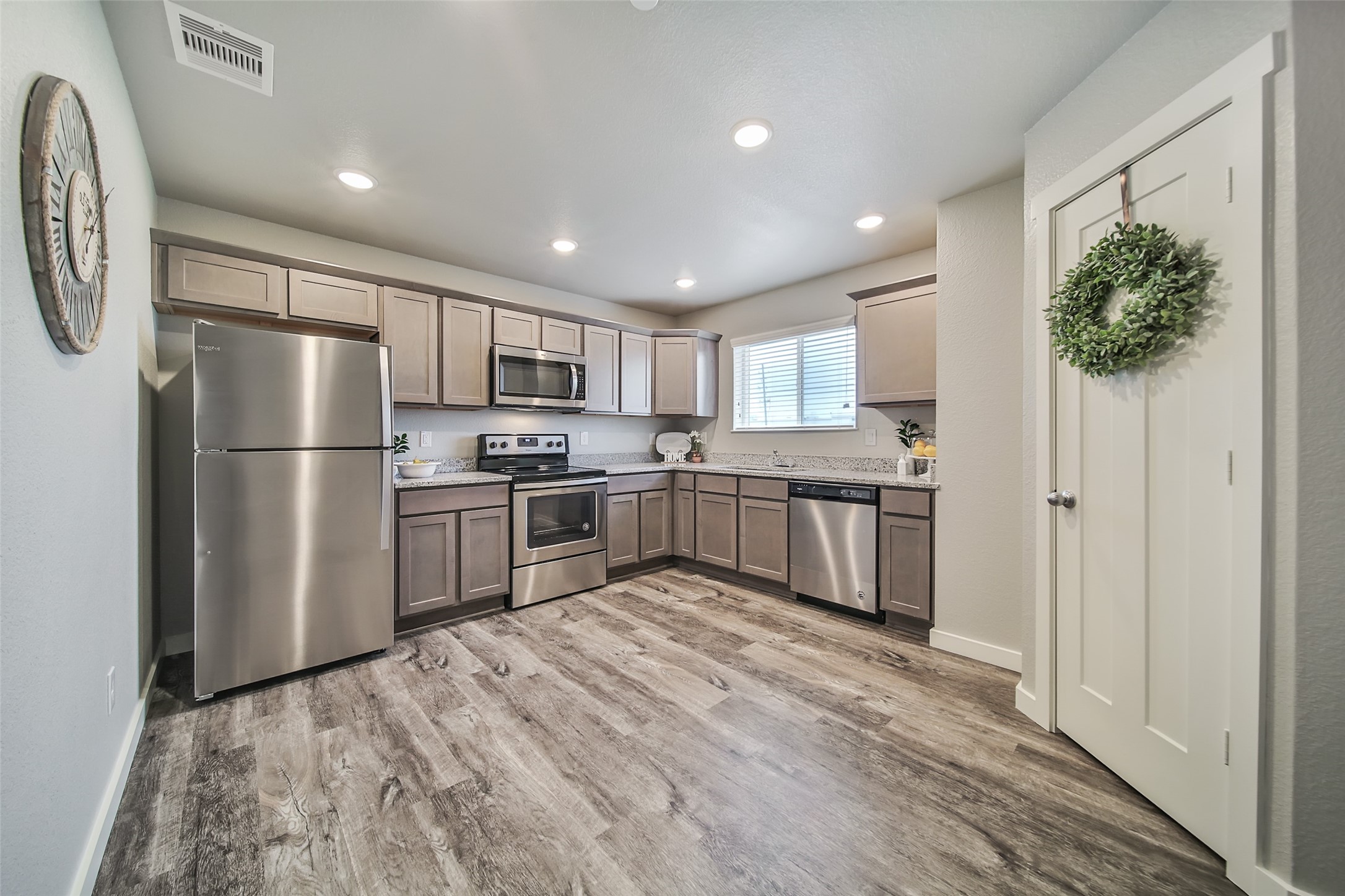 Nice 8x10 Kitchen with granite counter tops