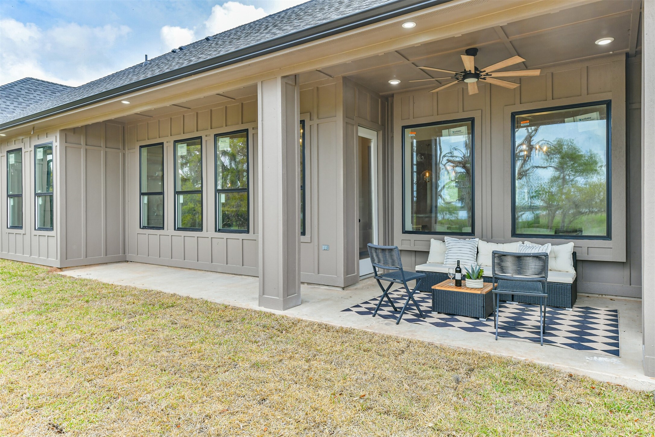 250 Pony Trail, Angleton, TX 77515