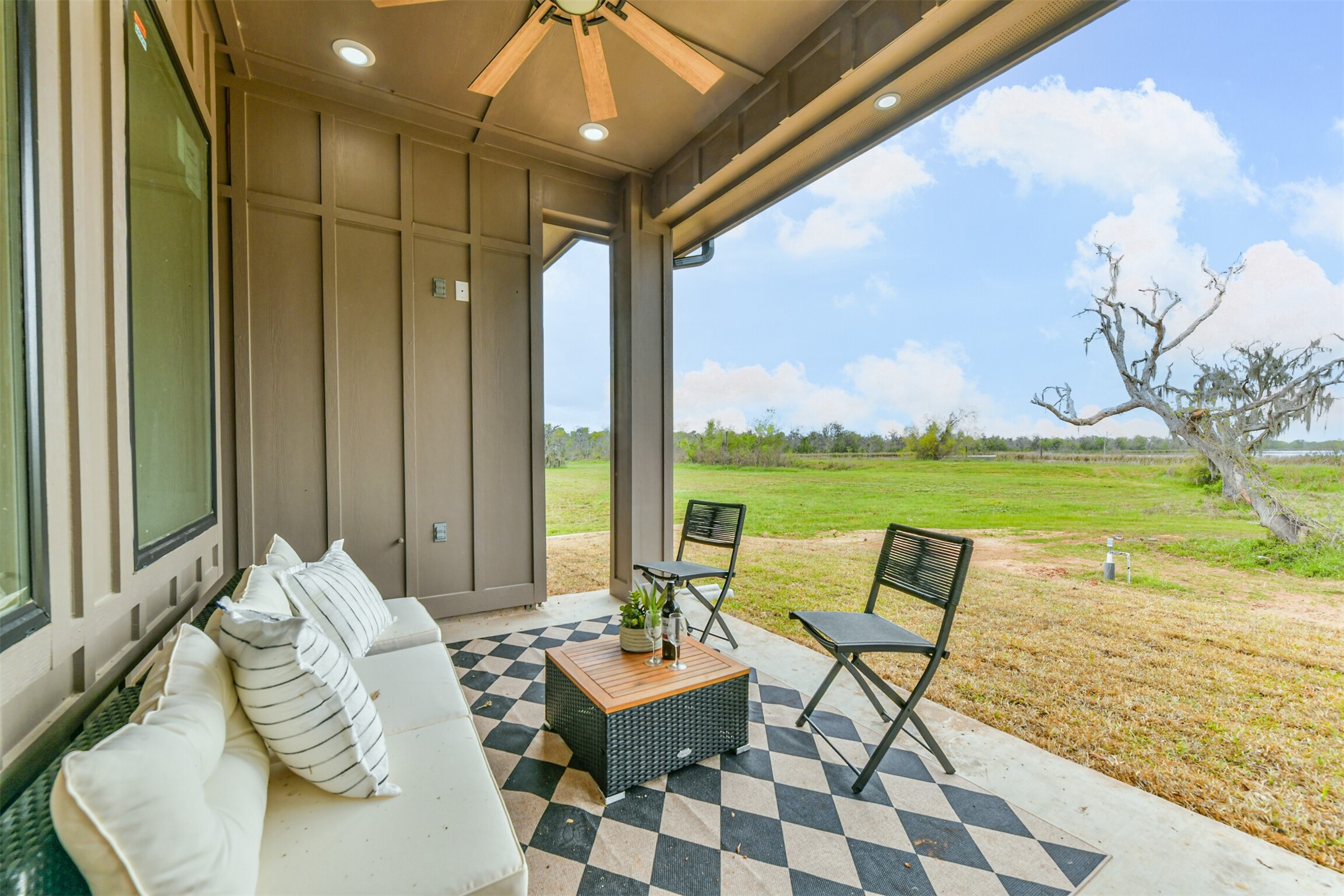 250 Pony Trail, Angleton, TX 77515