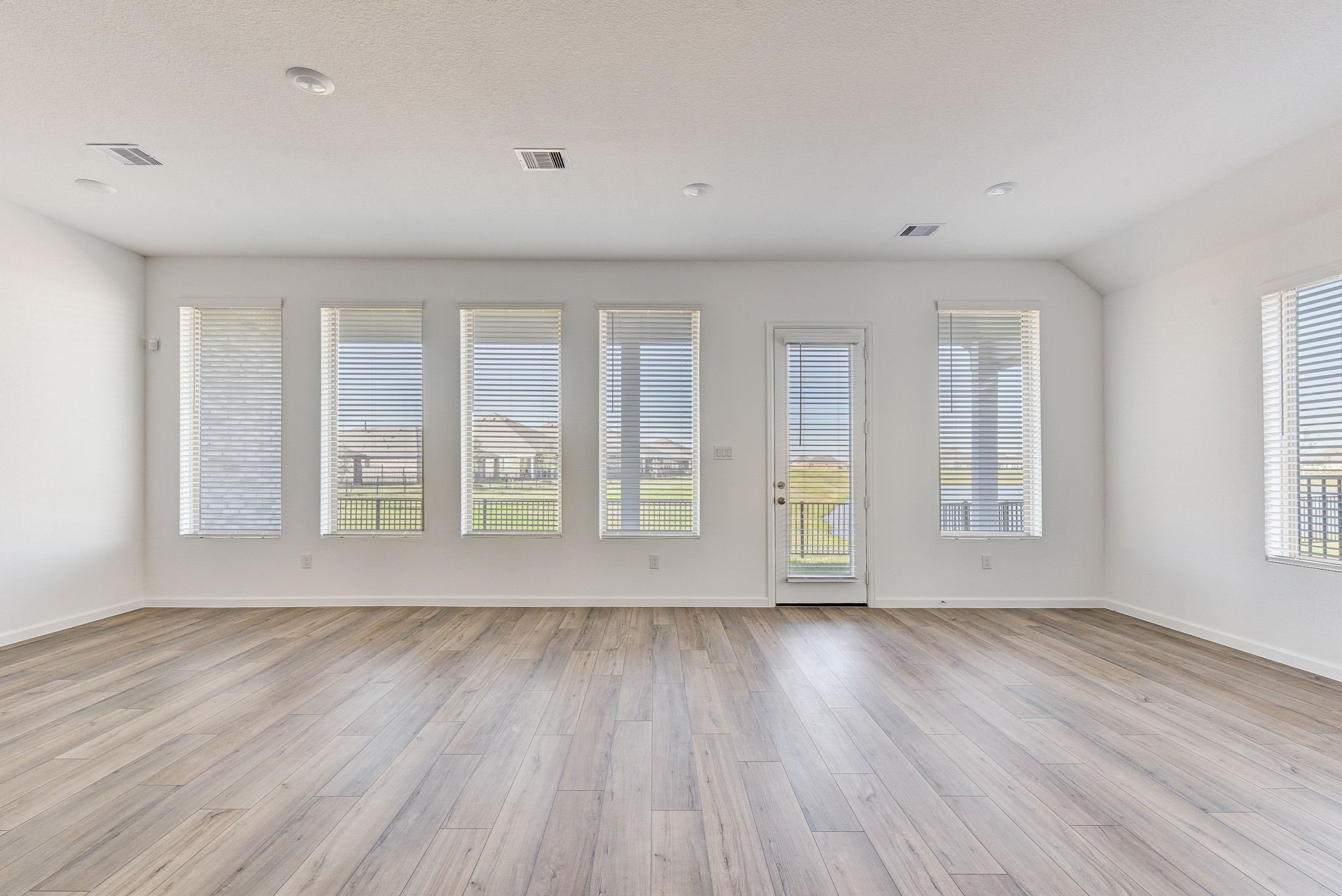 2517 Seneca Lake, Texas City, TX 77568
