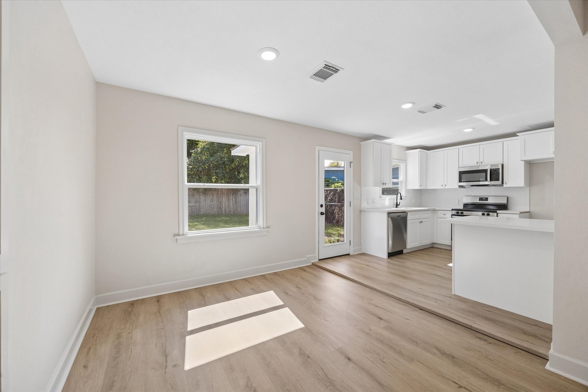 1202 Eubanks Street, Houston, TX 77022 1202 Eubanks Street, Houston, TX 77022