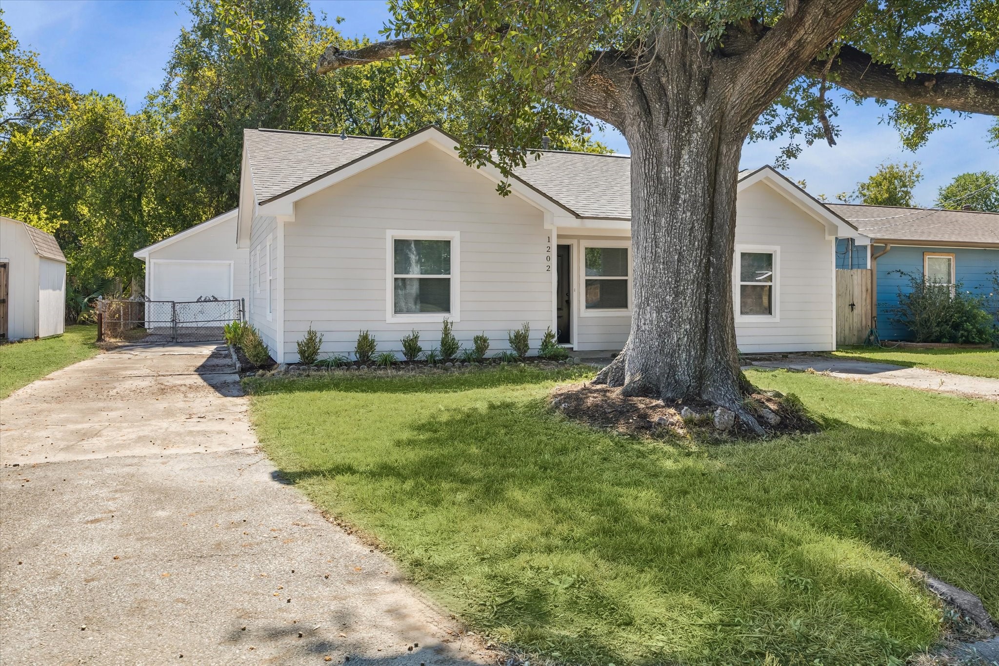 1202 Eubanks Street, Houston, TX 77022 1202 Eubanks Street, Houston, TX 77022