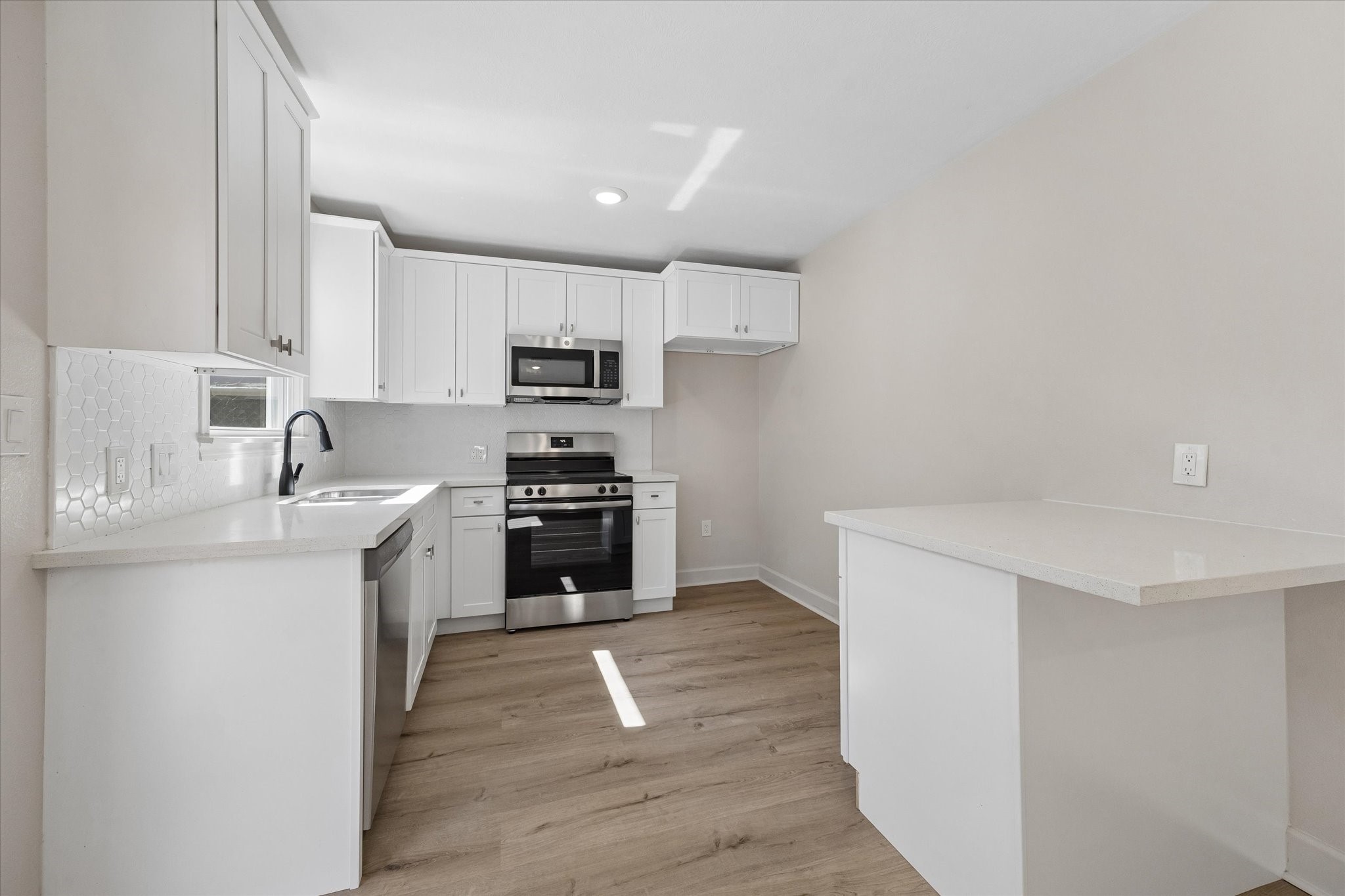 1202 Eubanks Street, Houston, TX 77022 1202 Eubanks Street, Houston, TX 77022