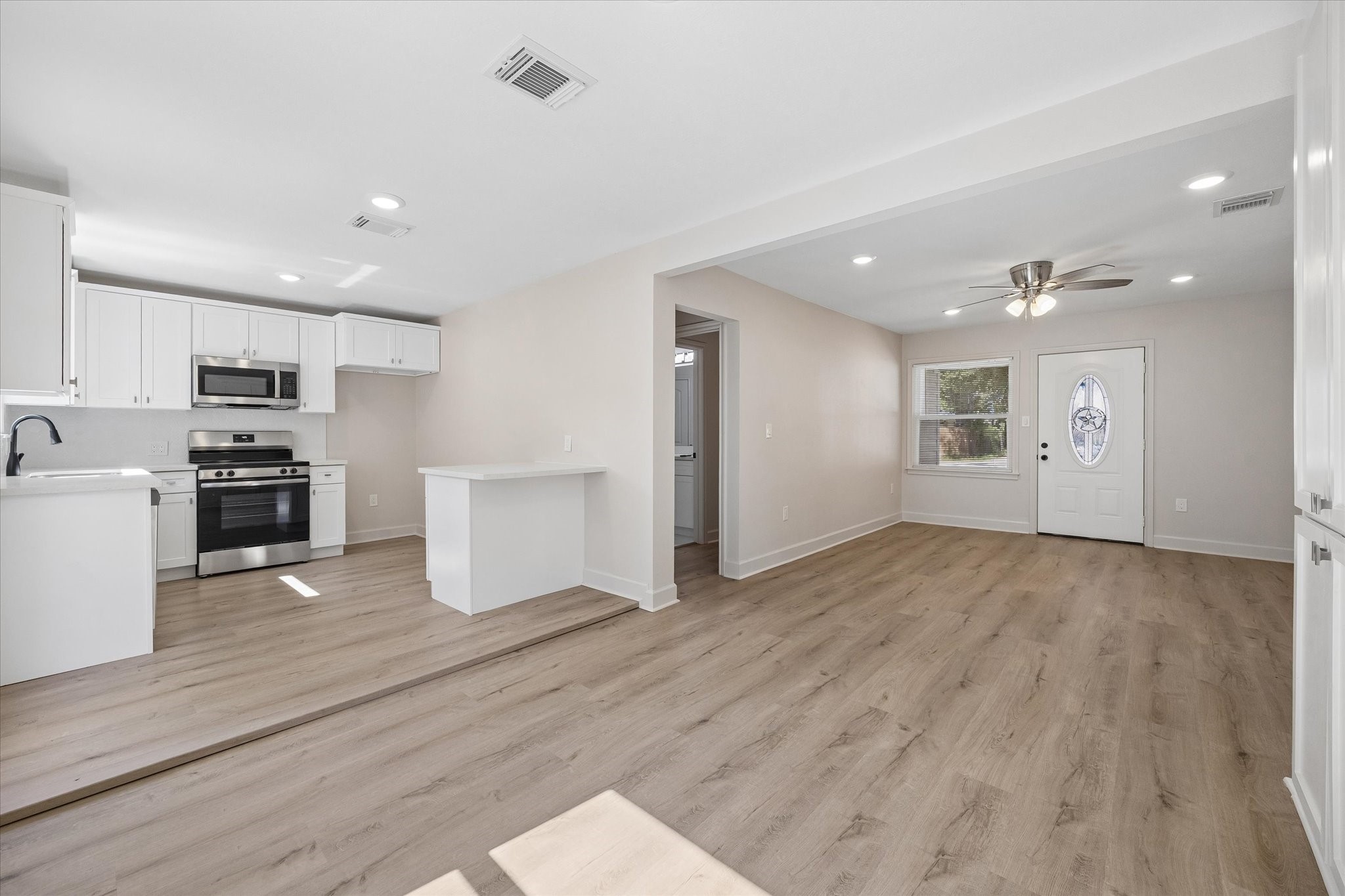 1202 Eubanks Street, Houston, TX 77022 1202 Eubanks Street, Houston, TX 77022