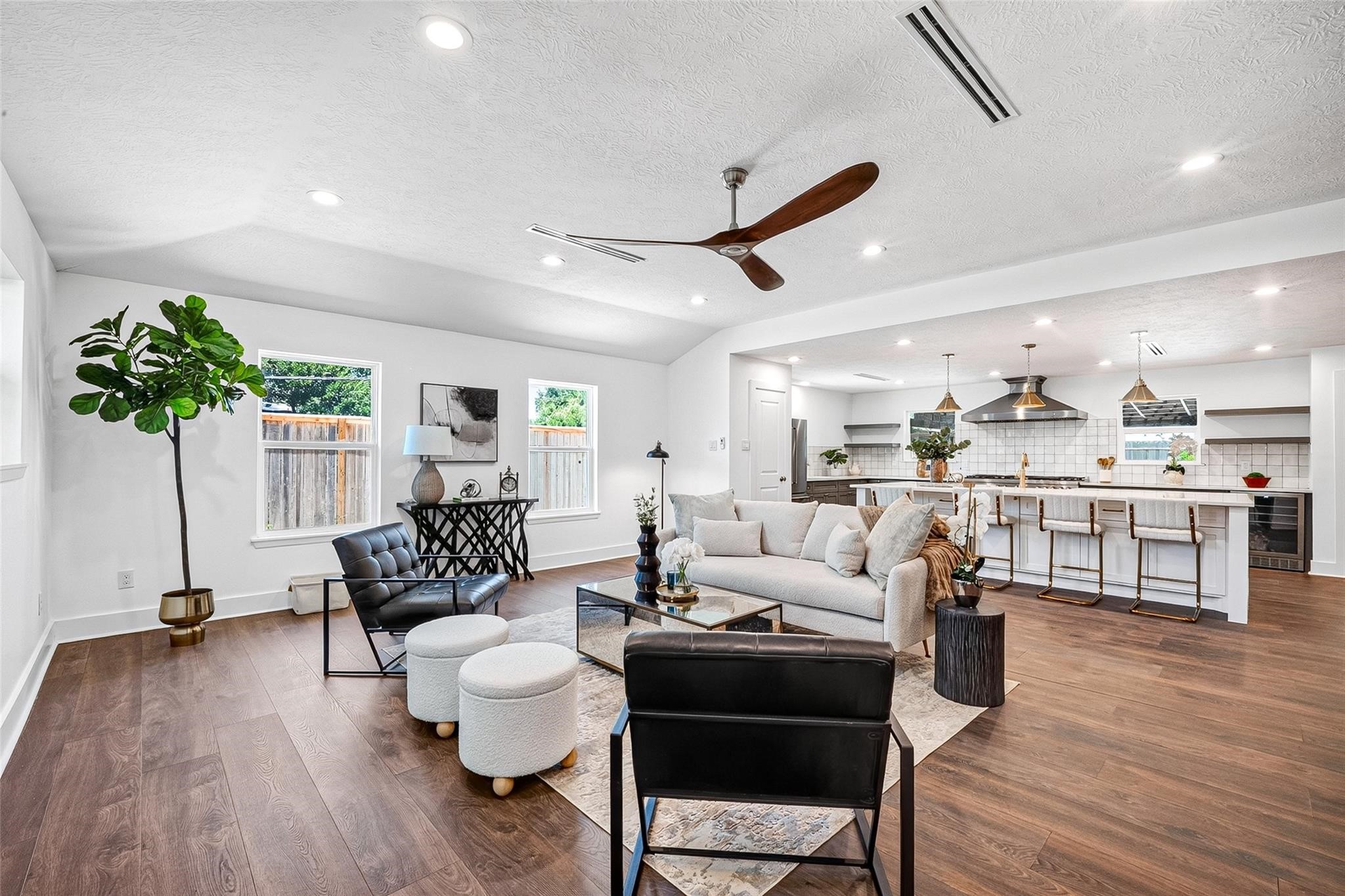 1338 Seaspray Court, Houston, TX 77008 1338 Seaspray Court, Houston, TX 77008
