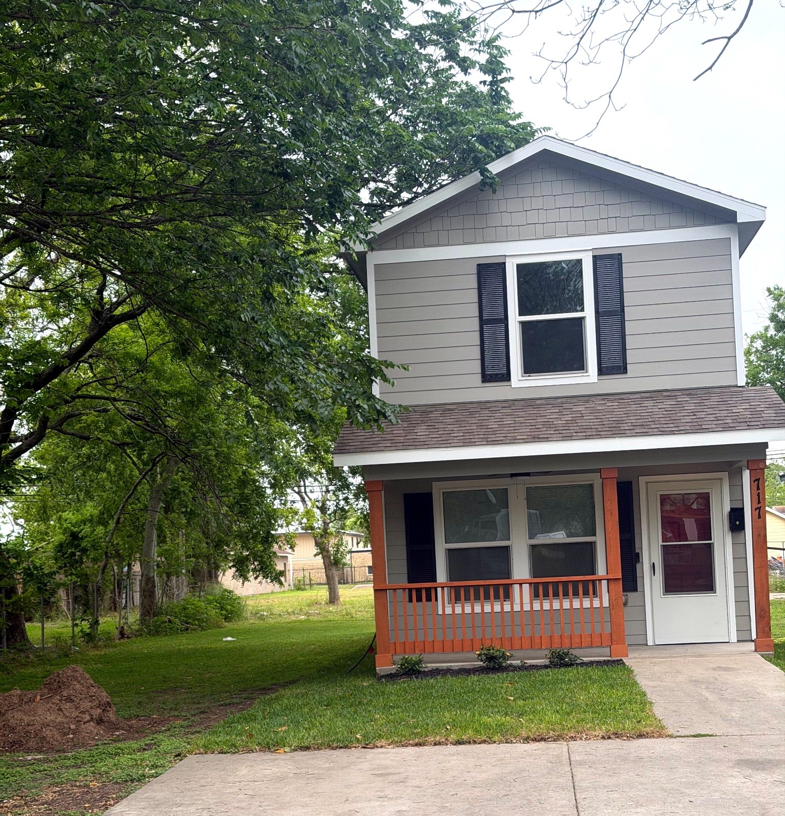 717 6th Avenue N, Texas City, TX 77590