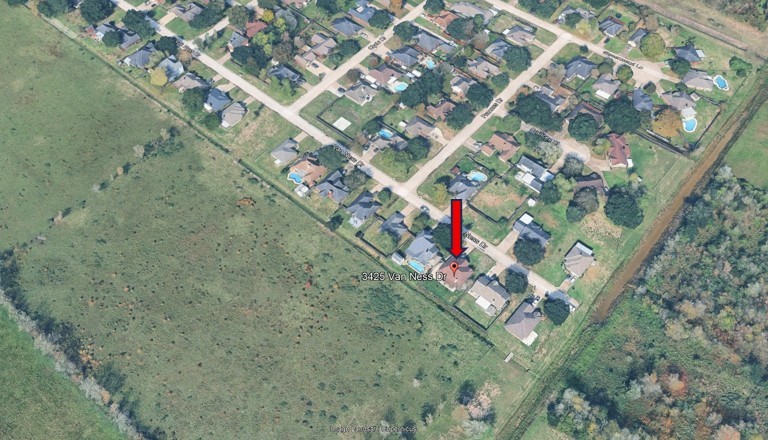 3425 Van Ness Drive, Alvin, TX 77511