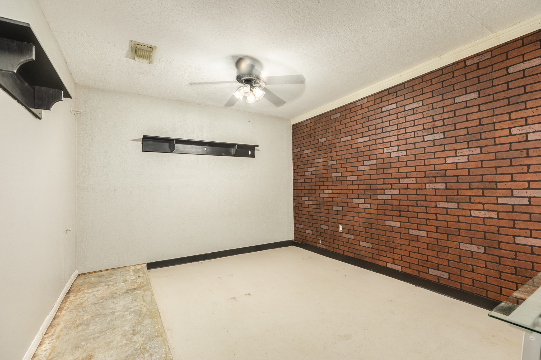 Enclosed garage flex space could be gameroom, office, bedroom, hobby room, multiple options.