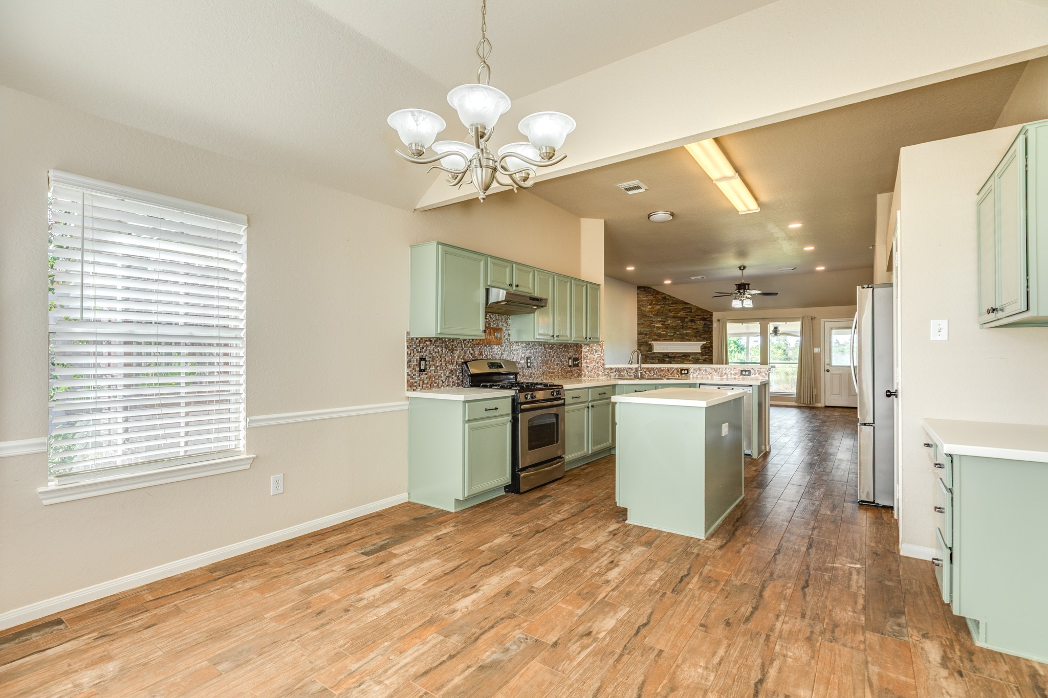 Bright dining area just off kitchen
