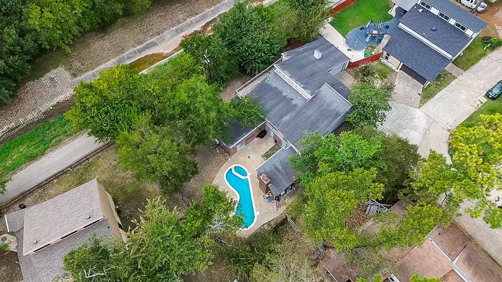 On the neighborhoods second-largest lot (per seller) with pool, patio, and mature trees.